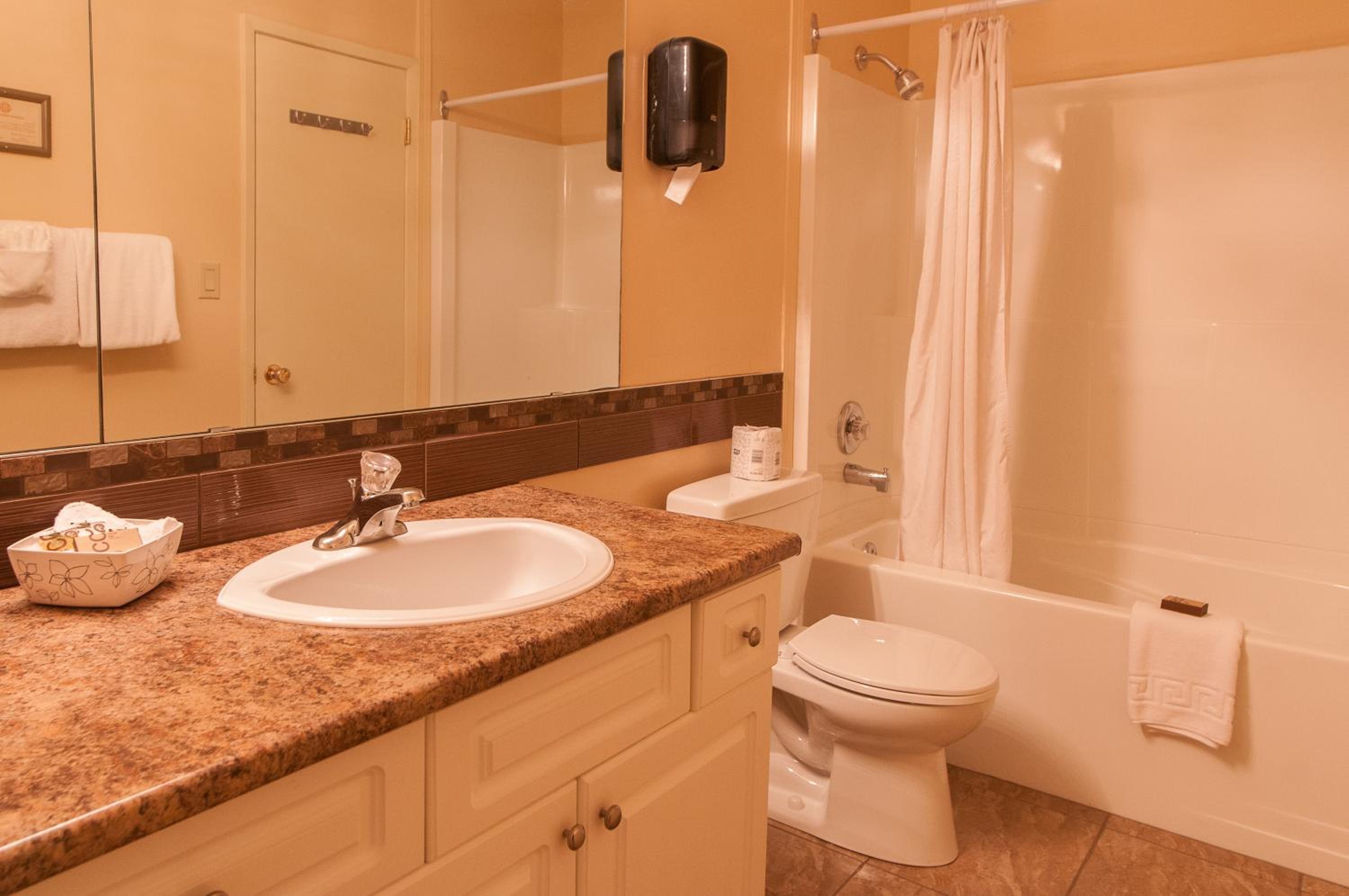 Three-Bedroom Vacation Home  - Photo 5