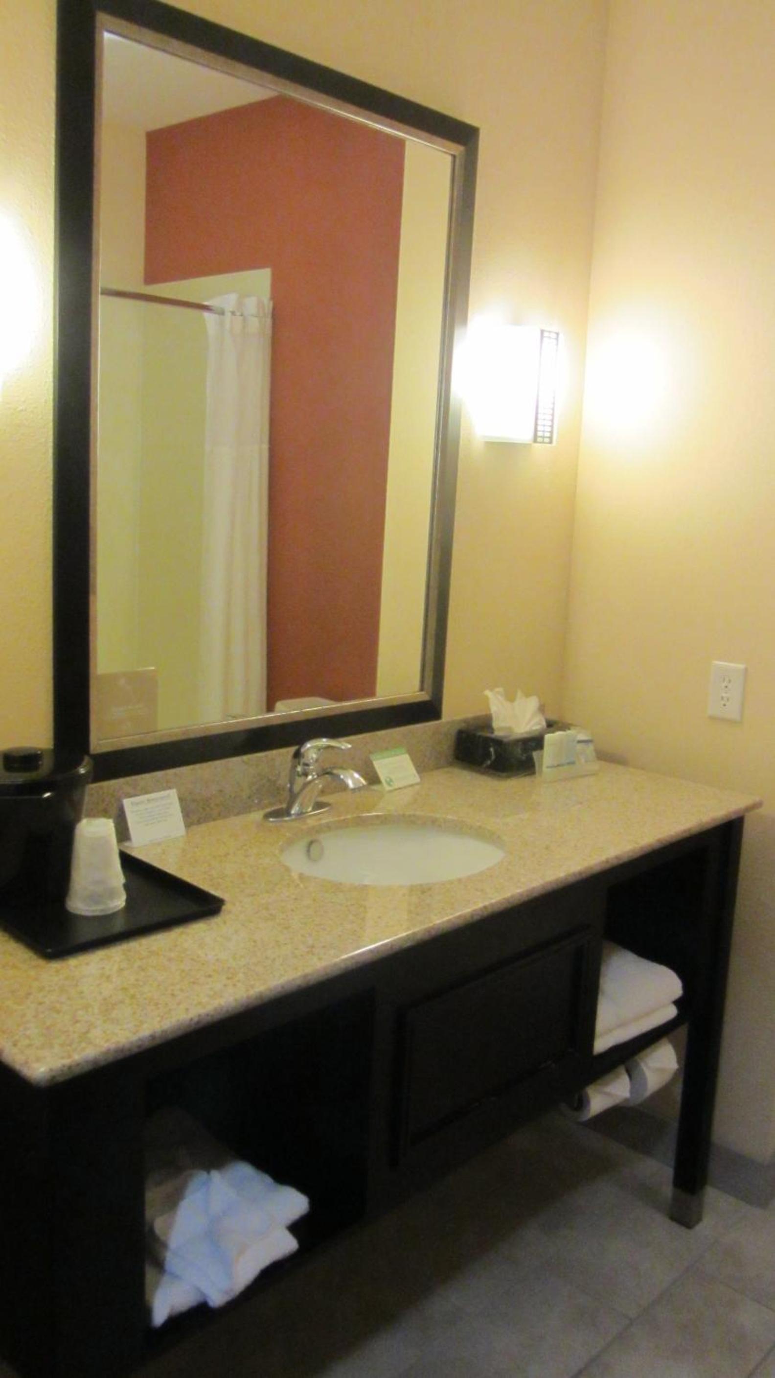 King Room - Non-Smoking - Photo 3