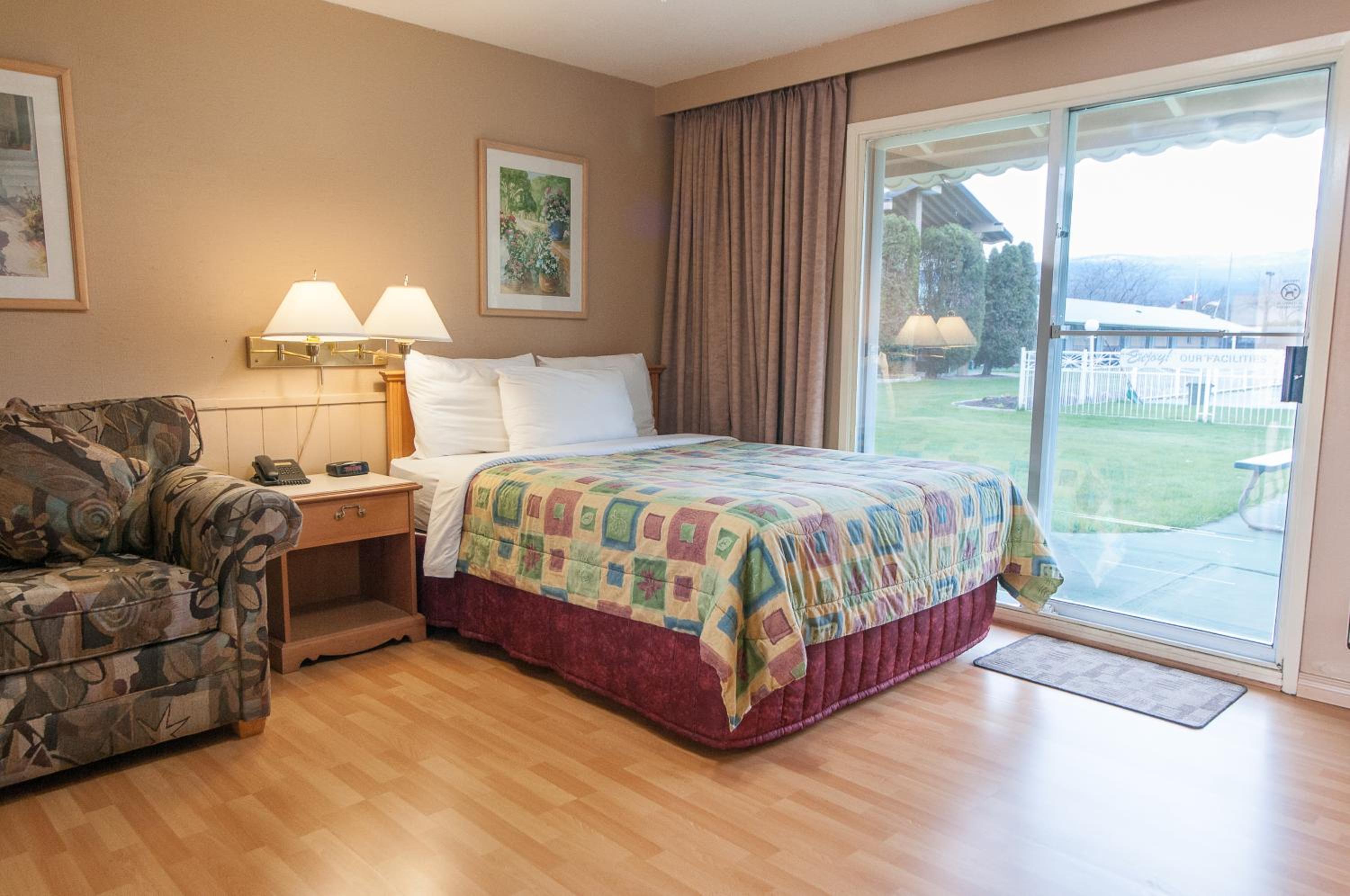 Standard Queen Room photo 1