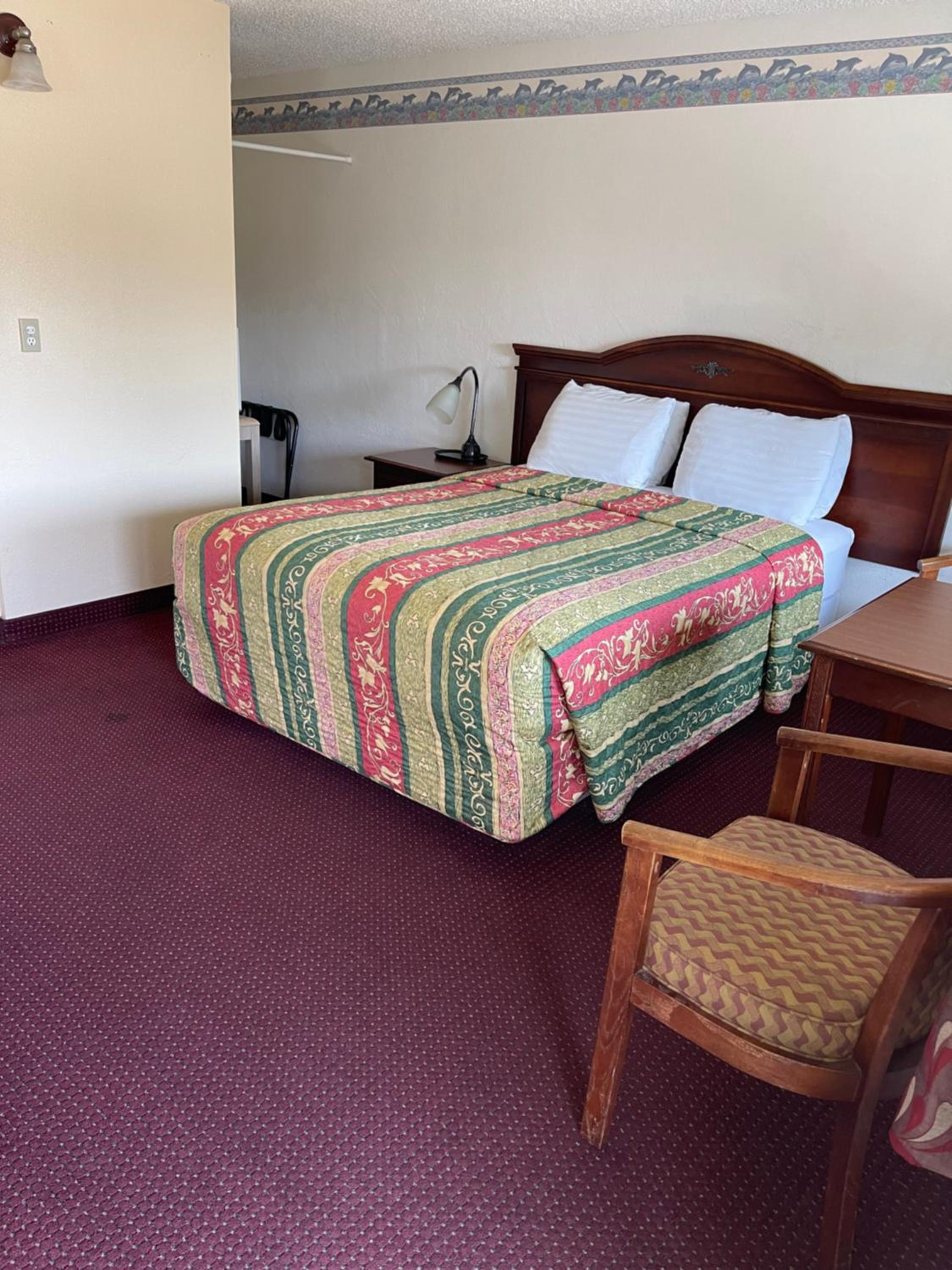 Queen Room photo 1