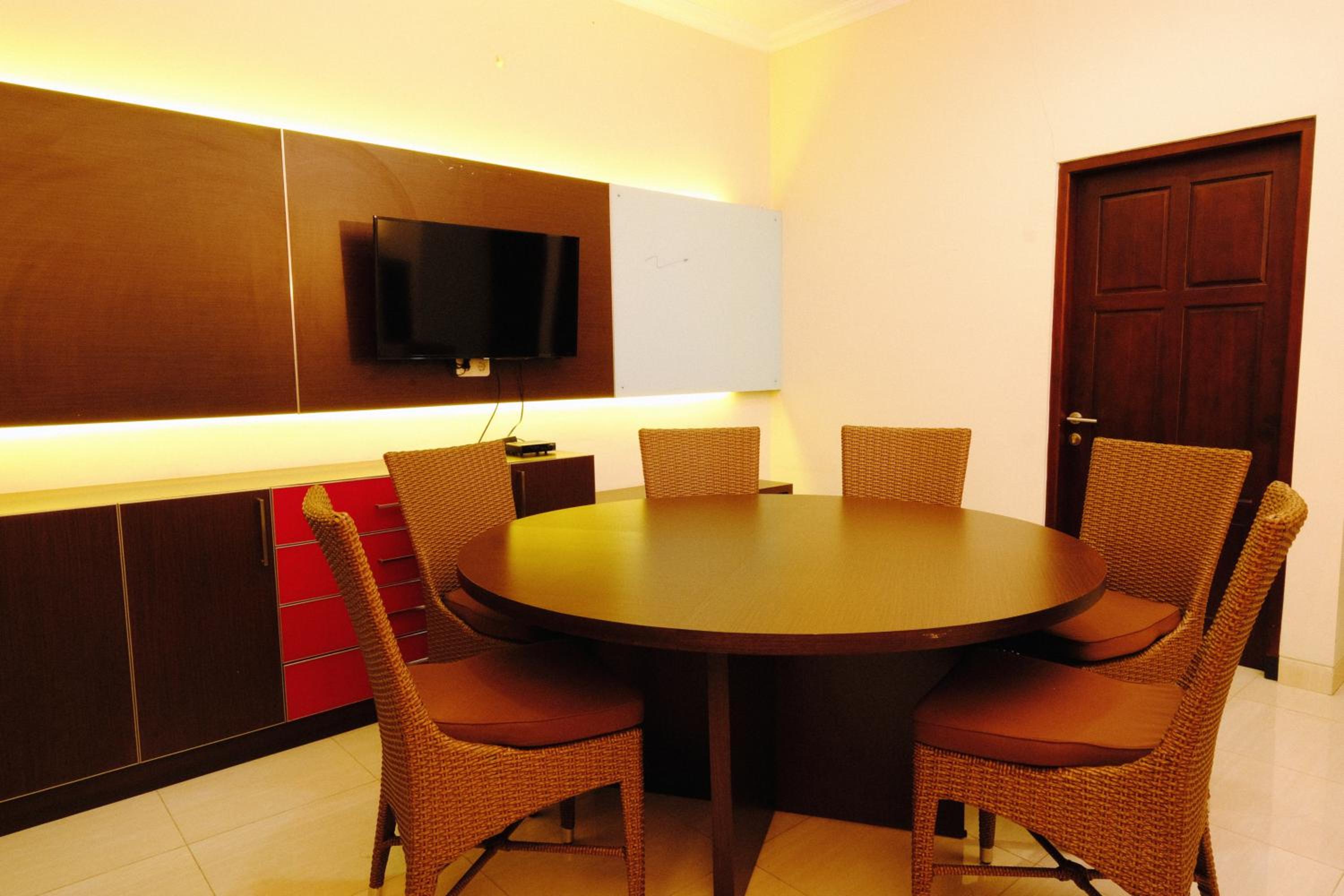 Four-Bedroom House - Photo 6