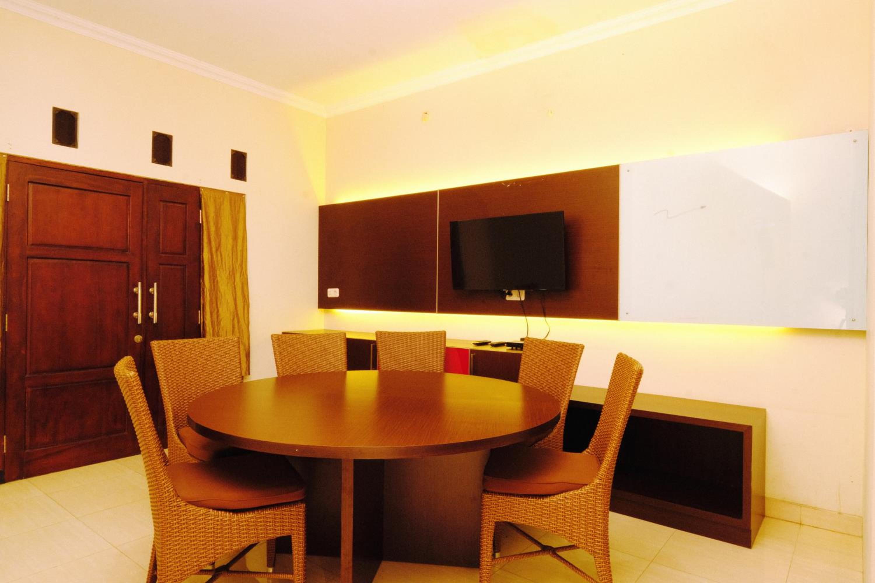 Four-Bedroom House - Photo 5