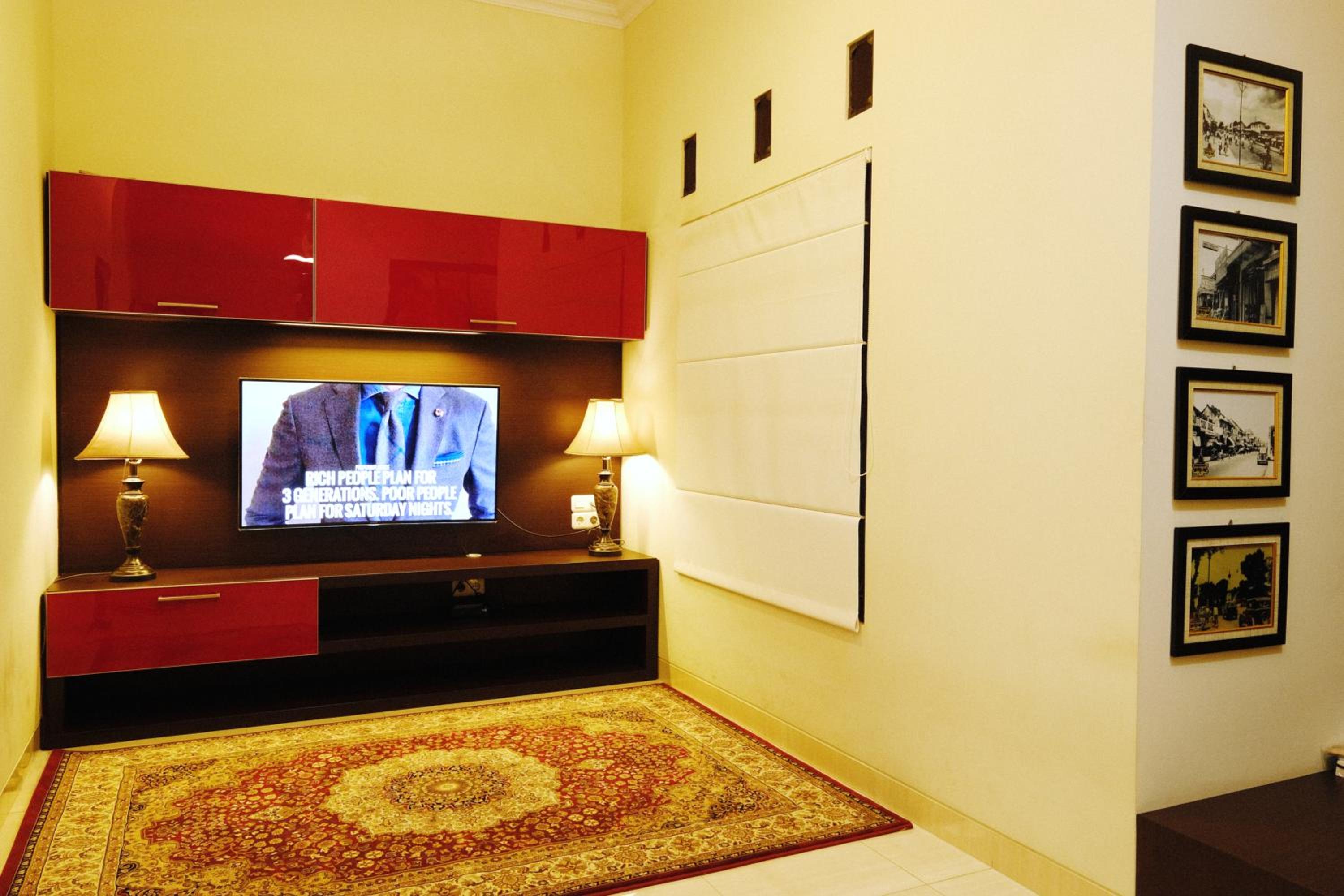 Four-Bedroom House - Photo 3