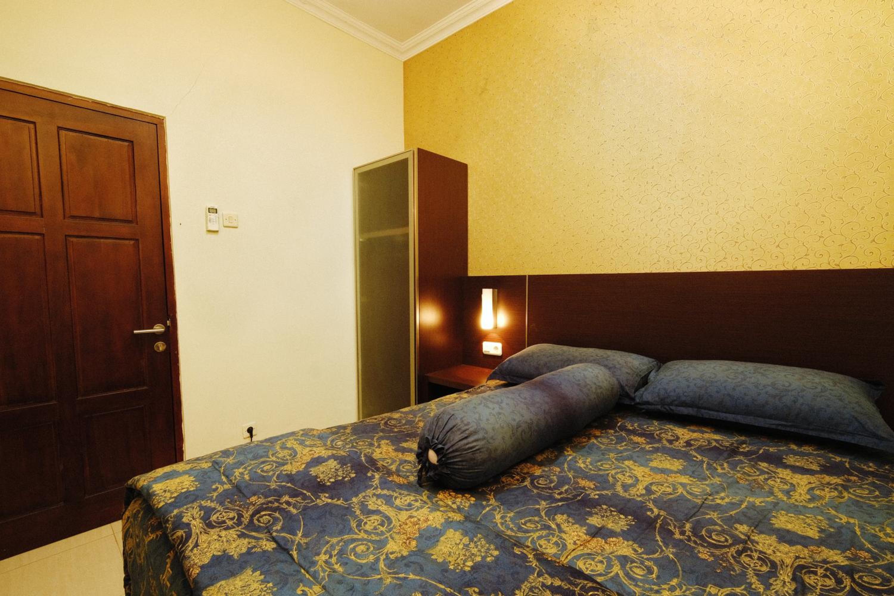 Four-Bedroom House - Photo 2