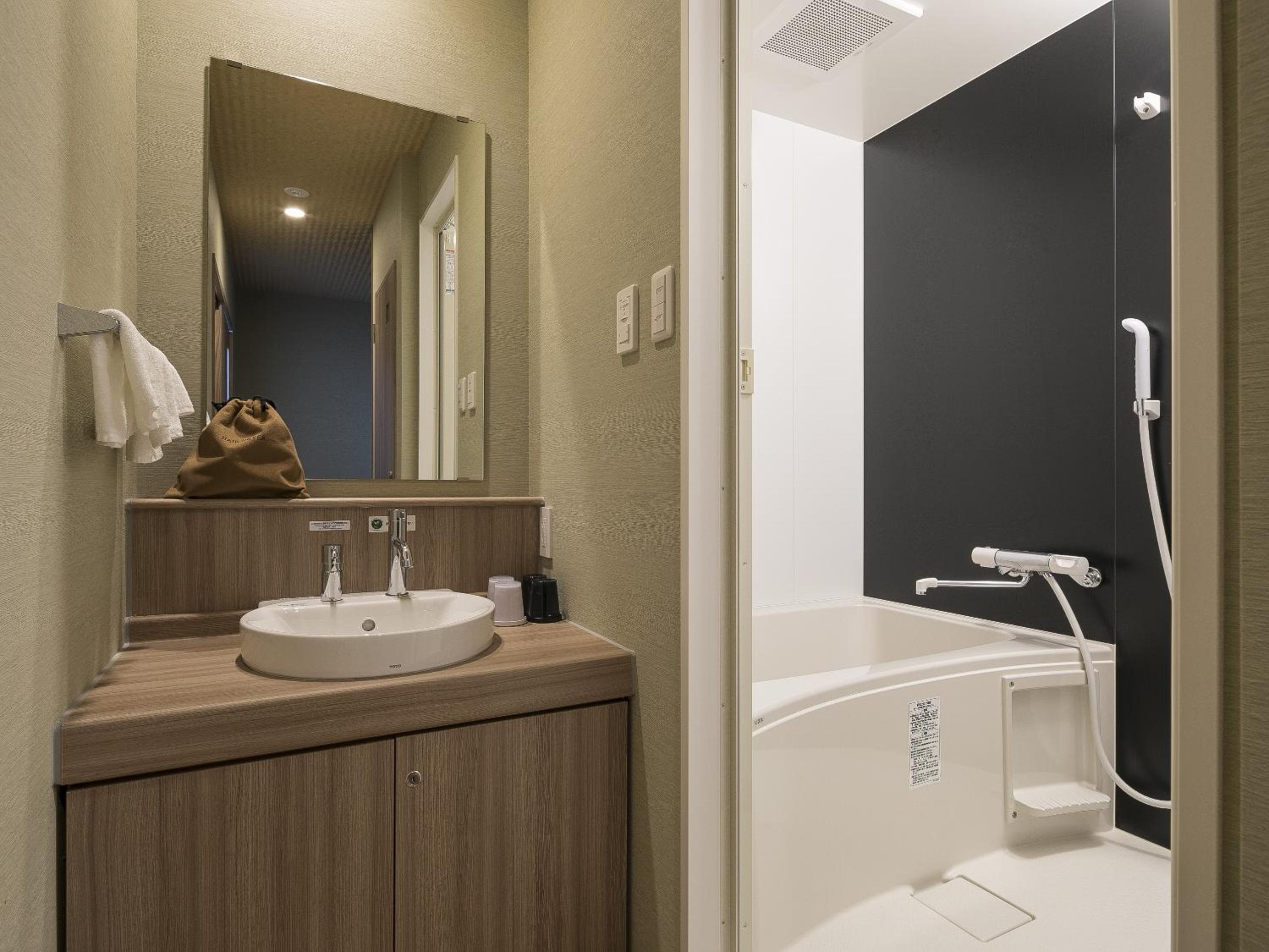 Deluxe Twin Room with Sea View - Photo 9