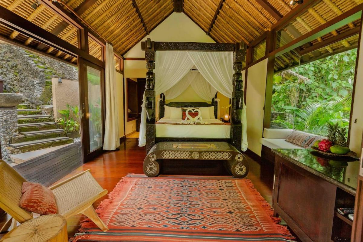 Villa - Photo 1