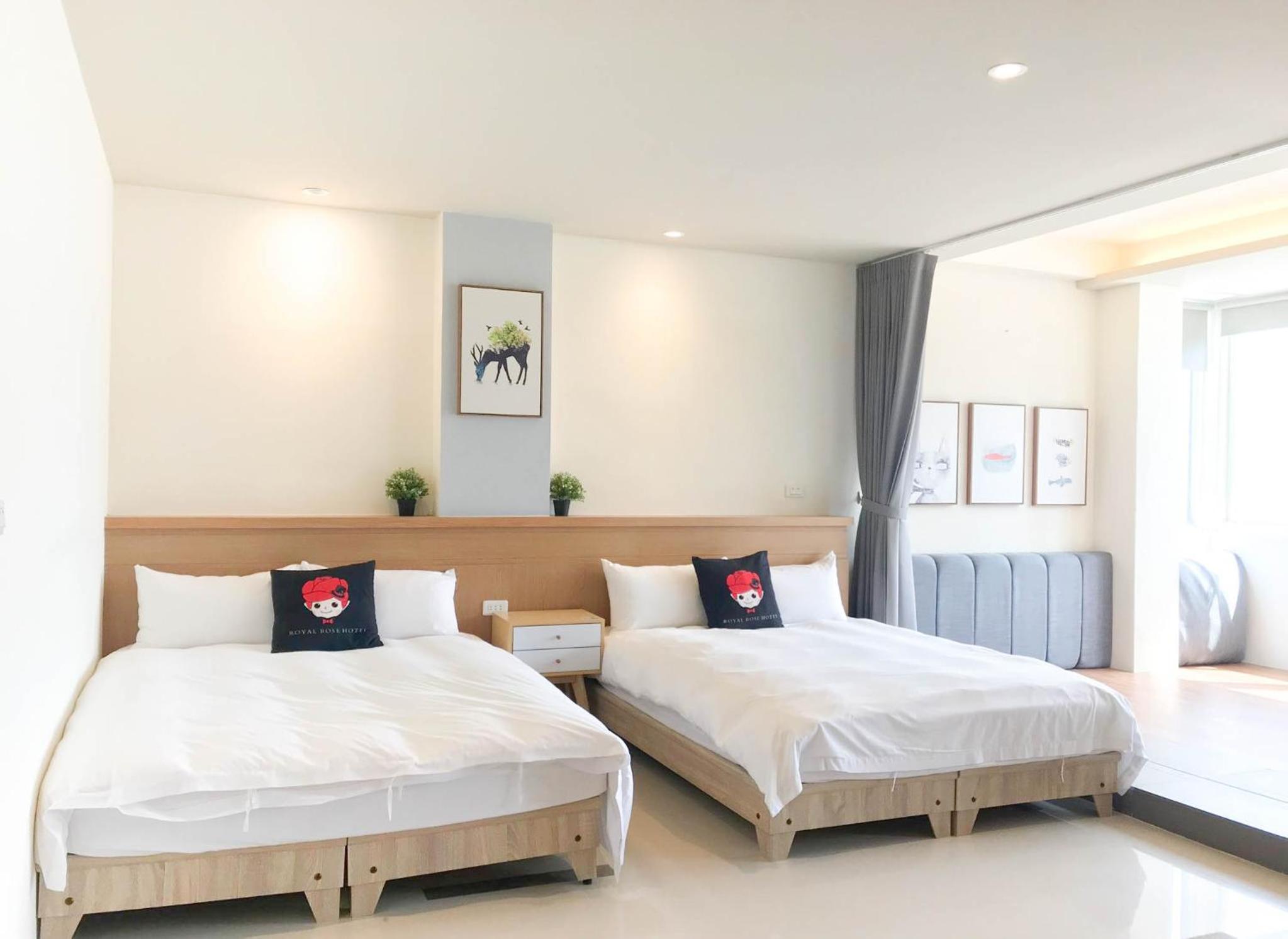 Eight-Bedroom House - Photo 10