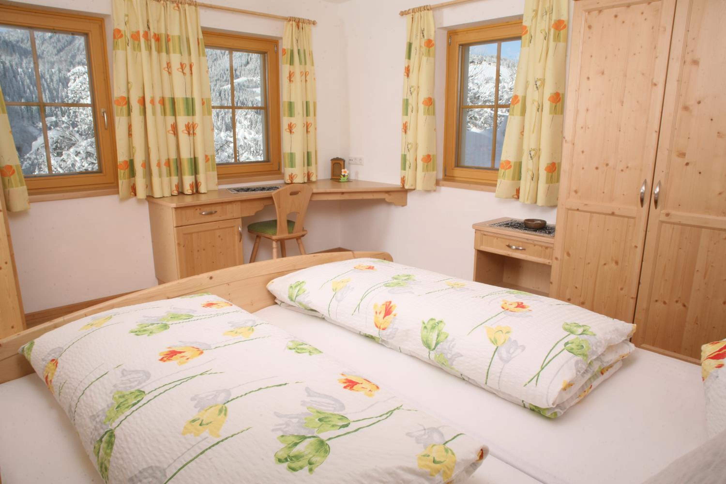 One-Bedroom Apartment (2 - 4 Adults) - Photo 2