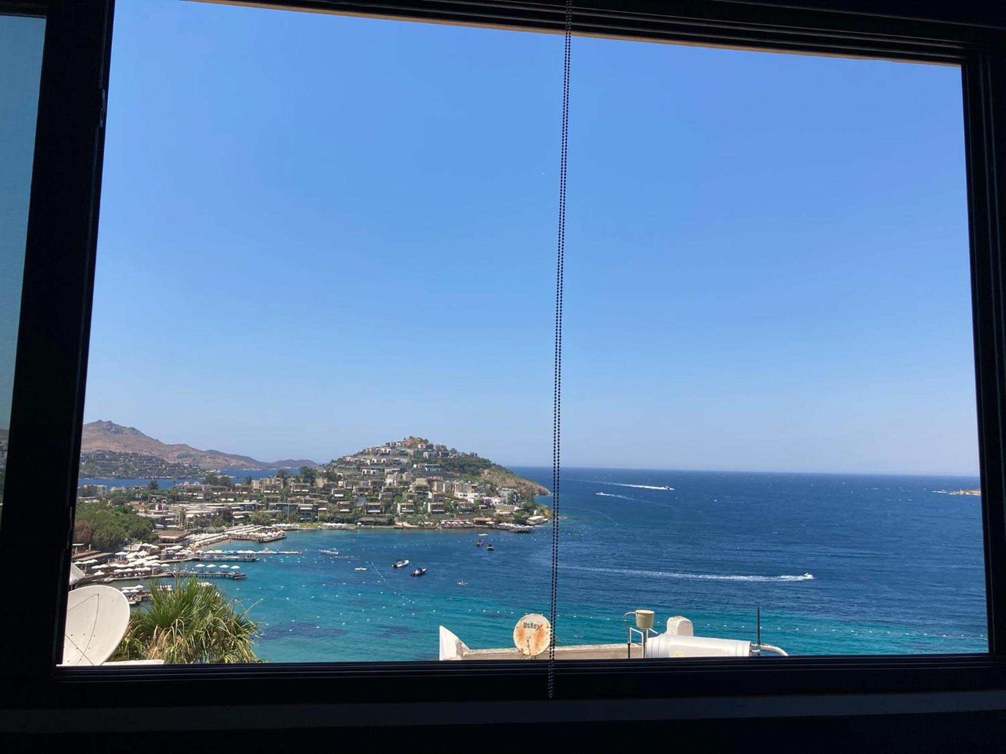 Deluxe Double Room with Sea View - Photo 7