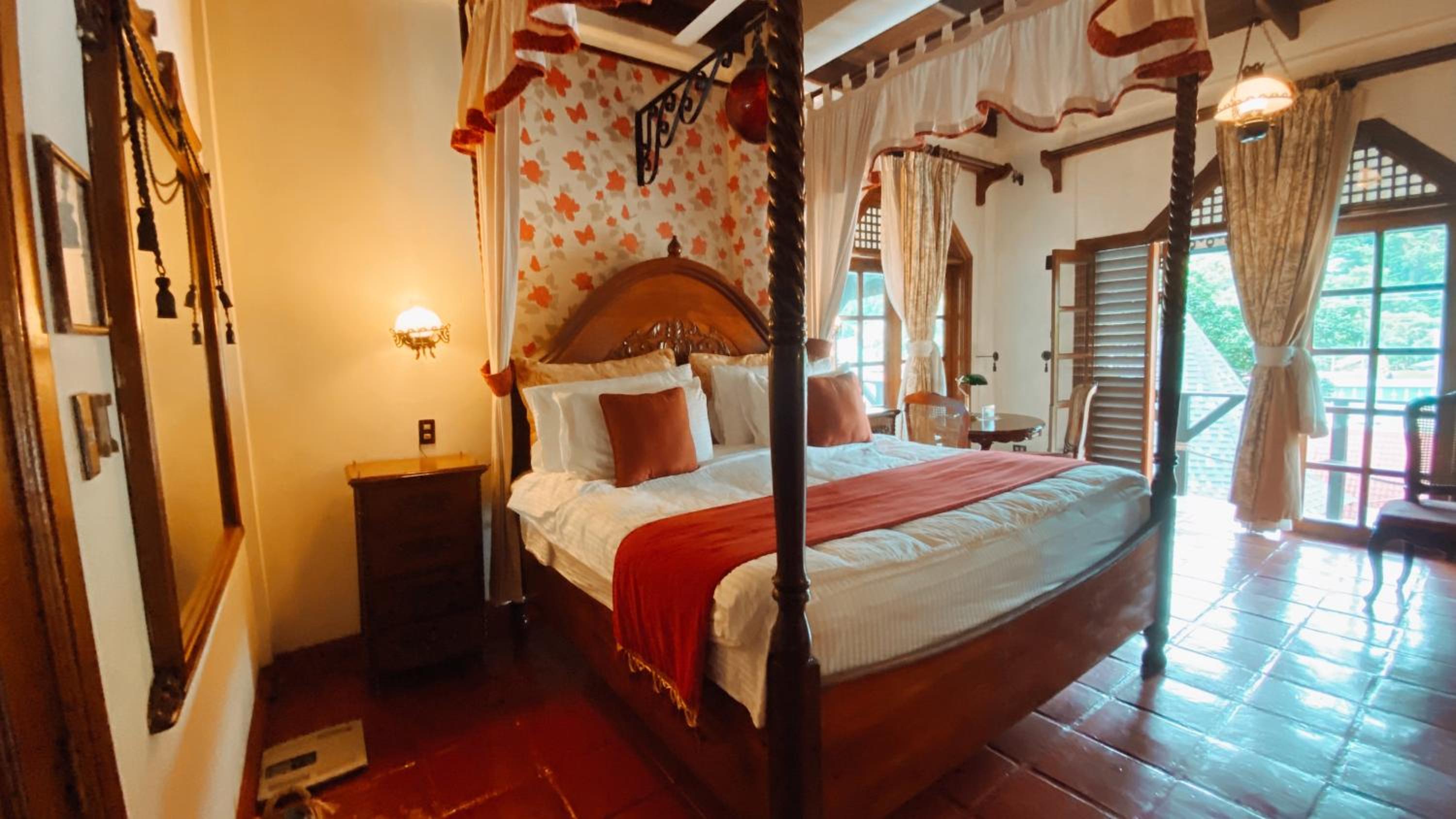 Suite - Photo 1