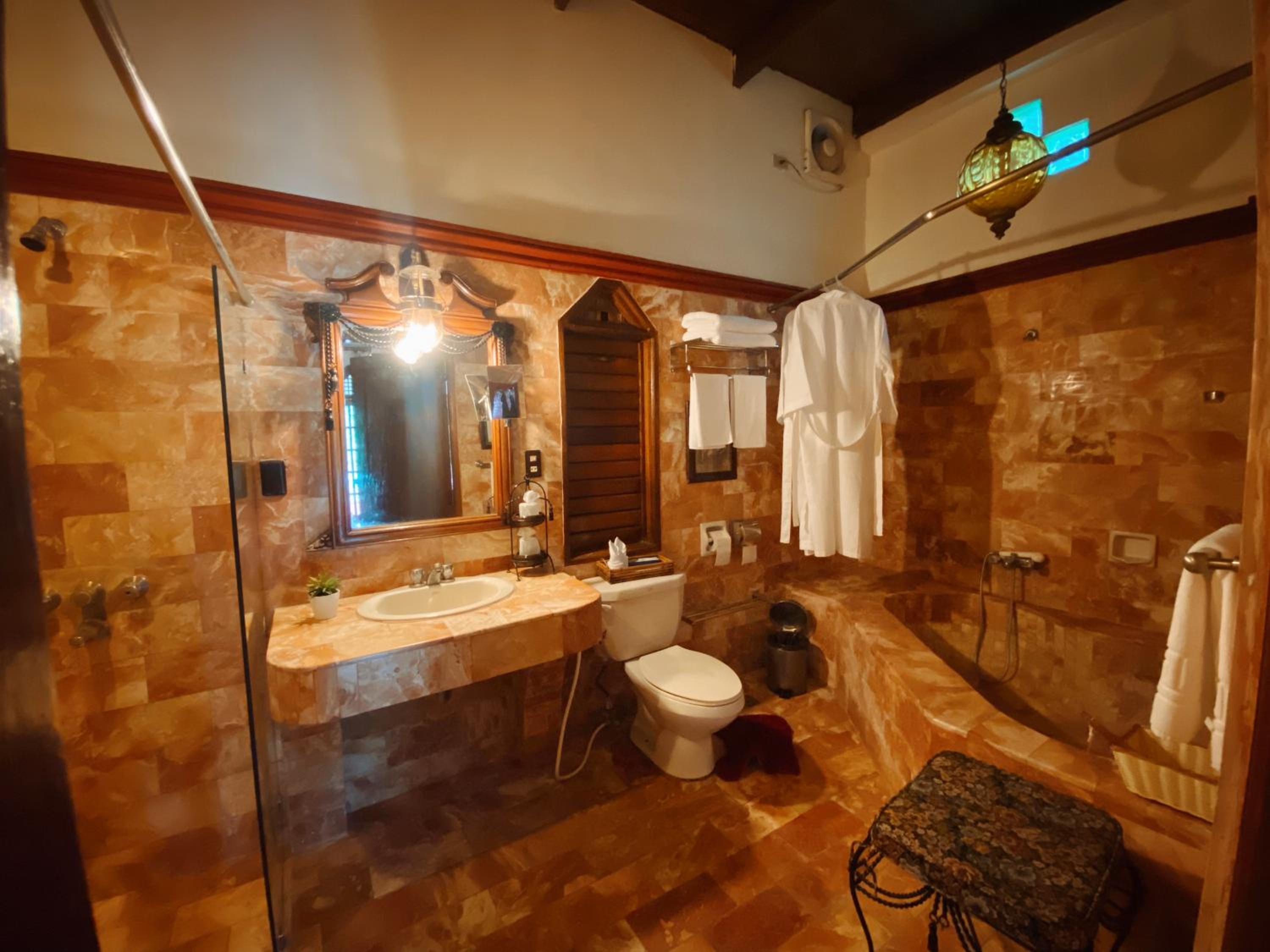 Suite - Photo 5
