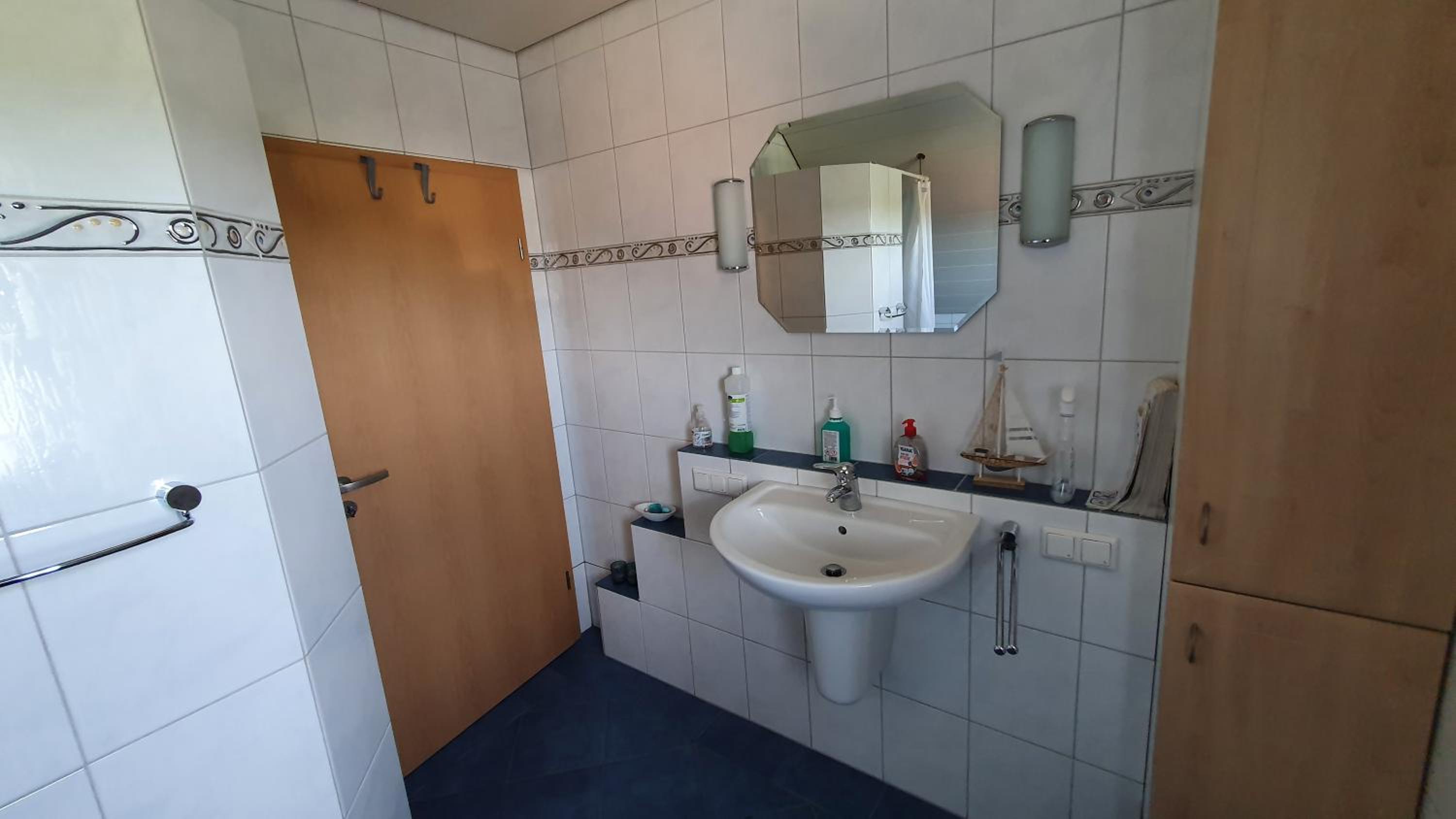 Apartment With Shower photo 2