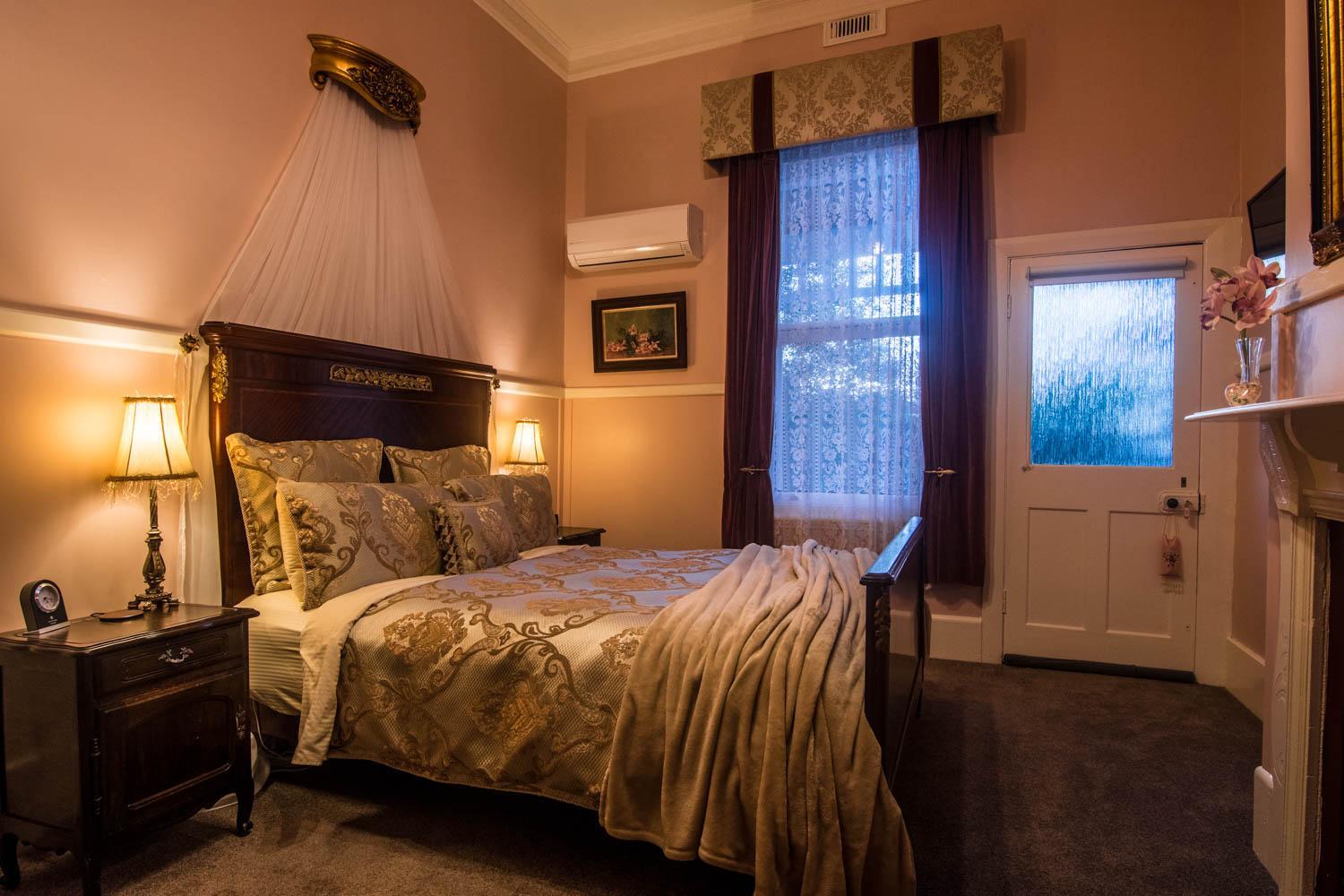 Deluxe Queen Suite photo 1