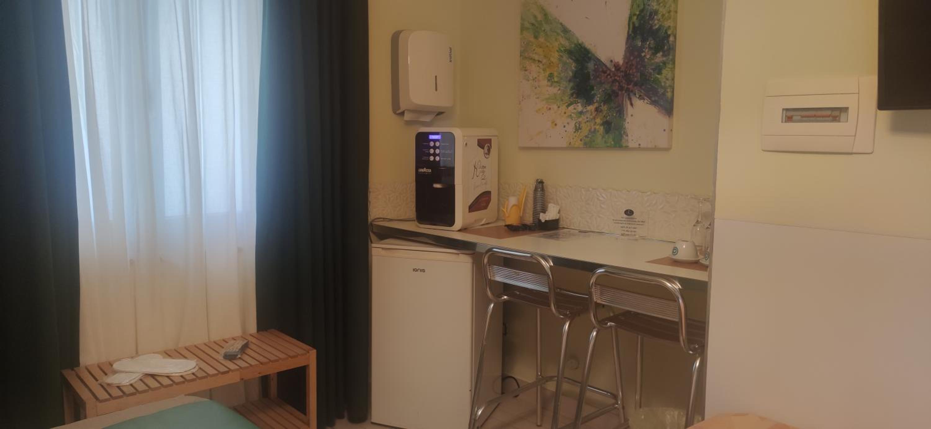 King Room with Roll-In Shower - Disability Access - Photo 16