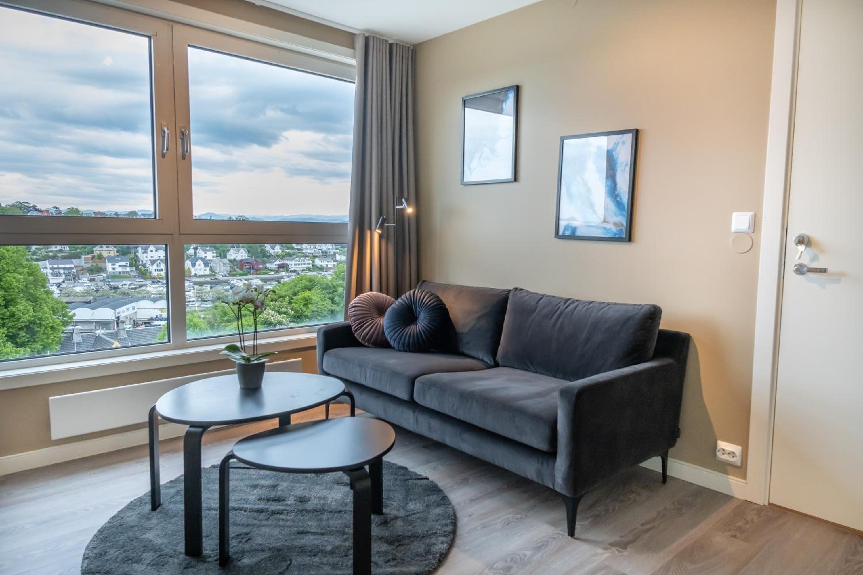 One Bedroom with Sofabed - Photo 4