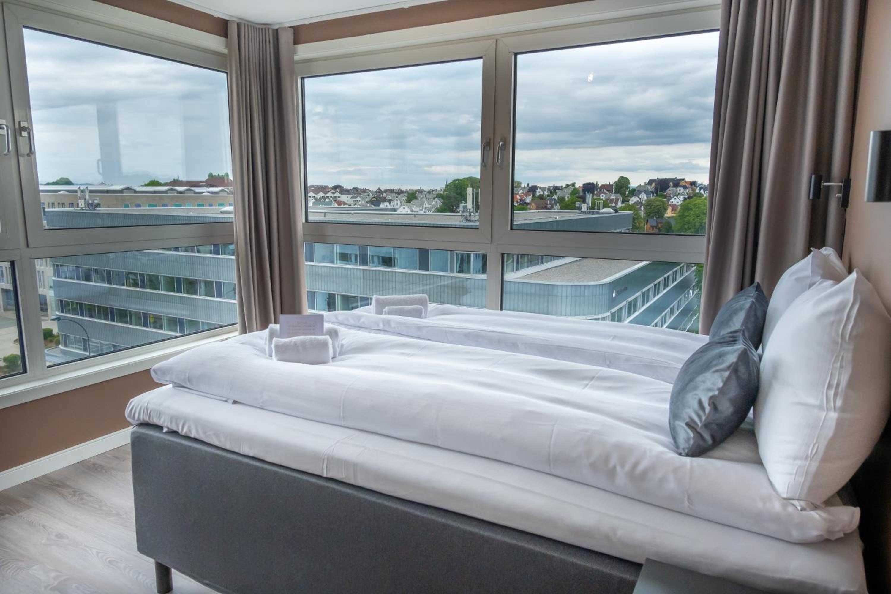 One Bedroom with Sofabed - Photo 18
