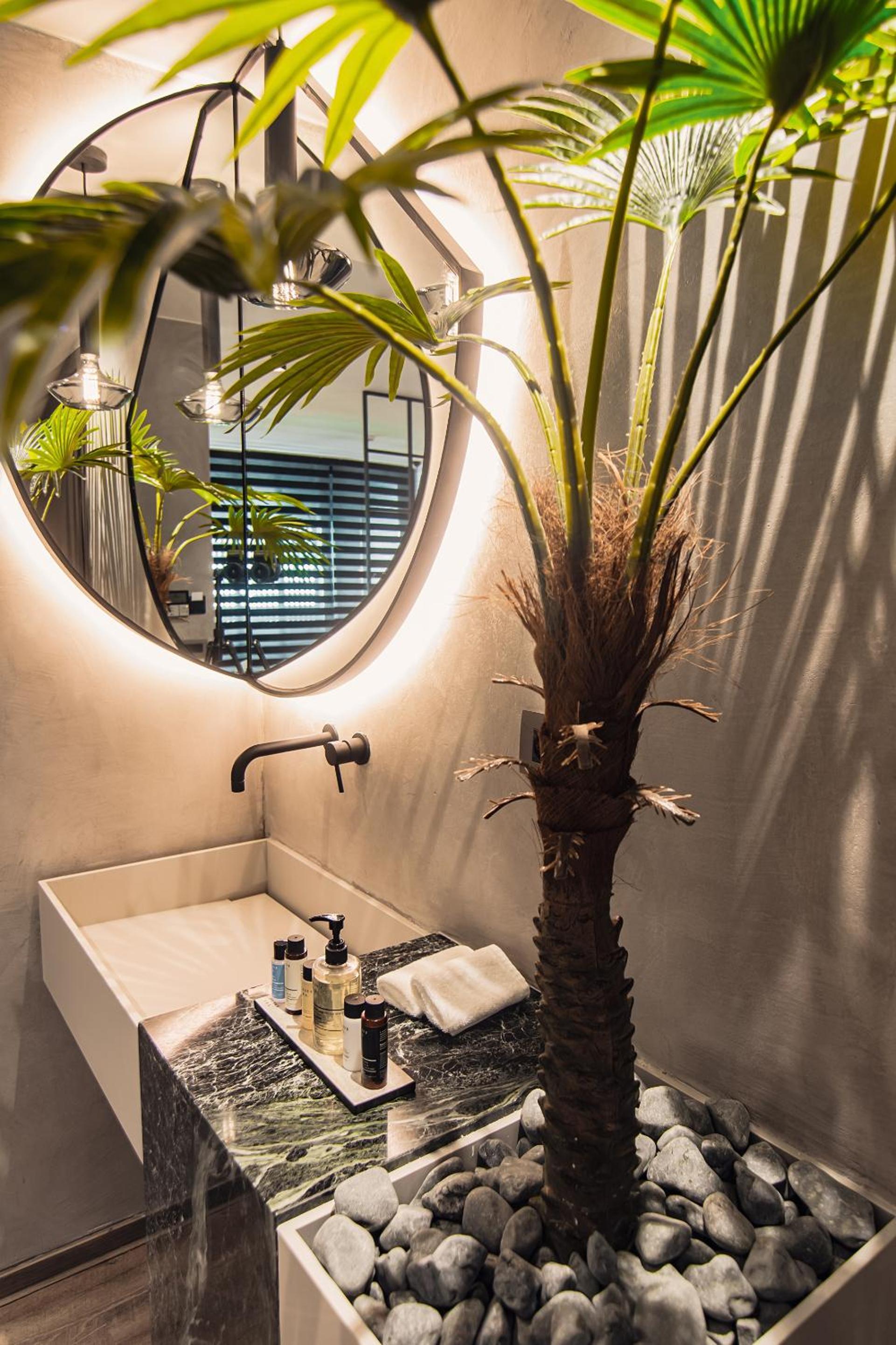 Urban Suite With Private Balcony photo 3