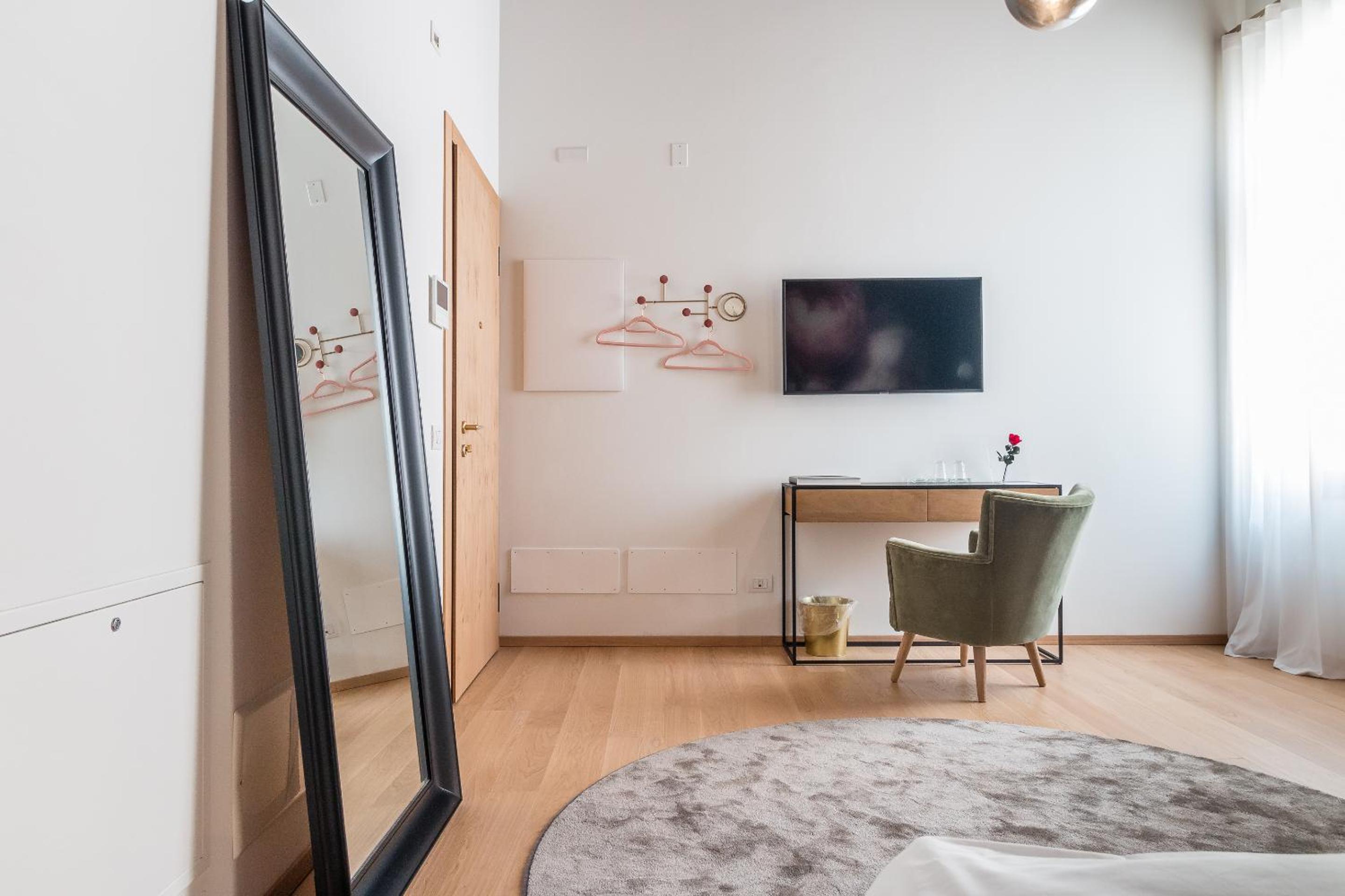 Deluxe Double Room - Photo 10