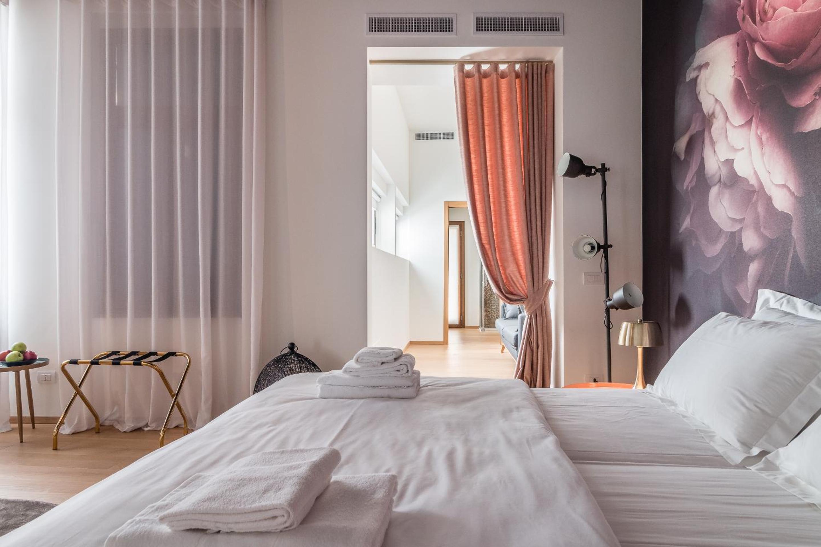 Deluxe Double Room - Photo 12