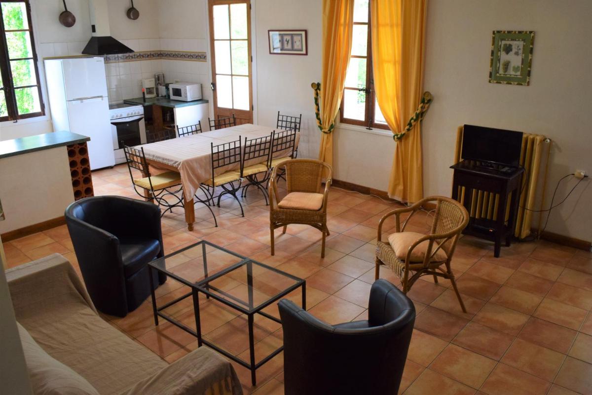 Cottage (8 Adults)