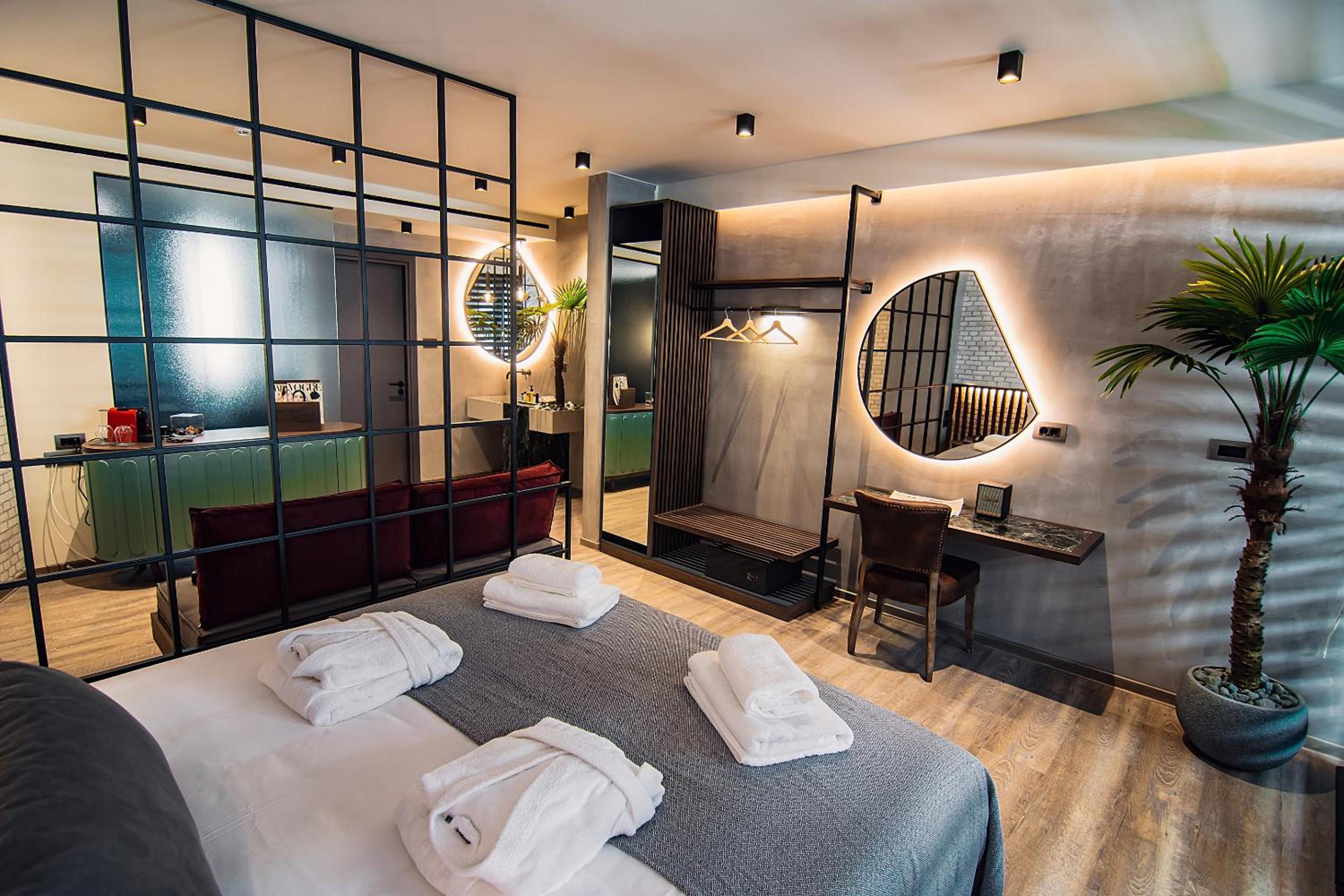 Urban Suite With Private Balcony photo 1