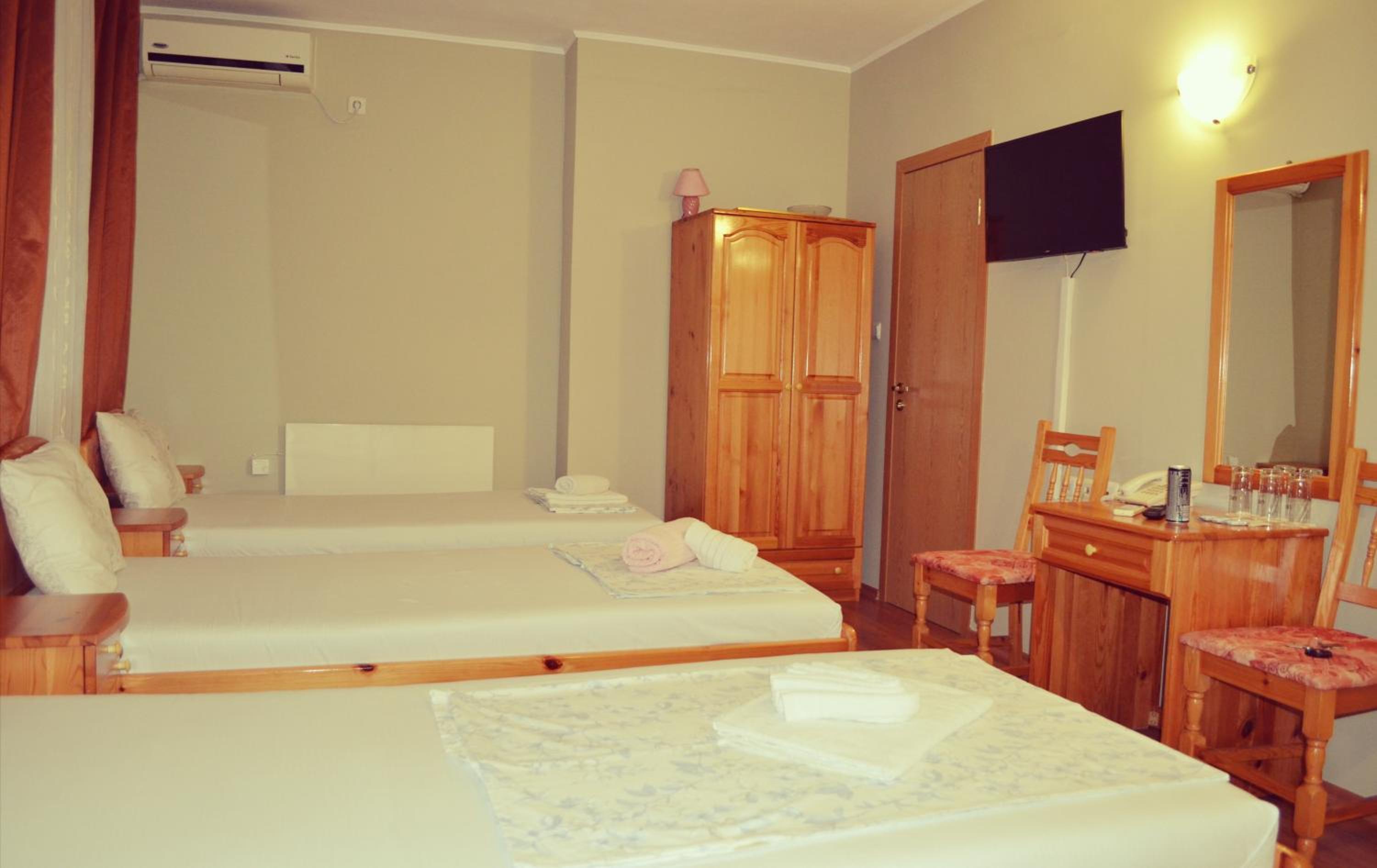 Triple Room with Balcony - Photo 3