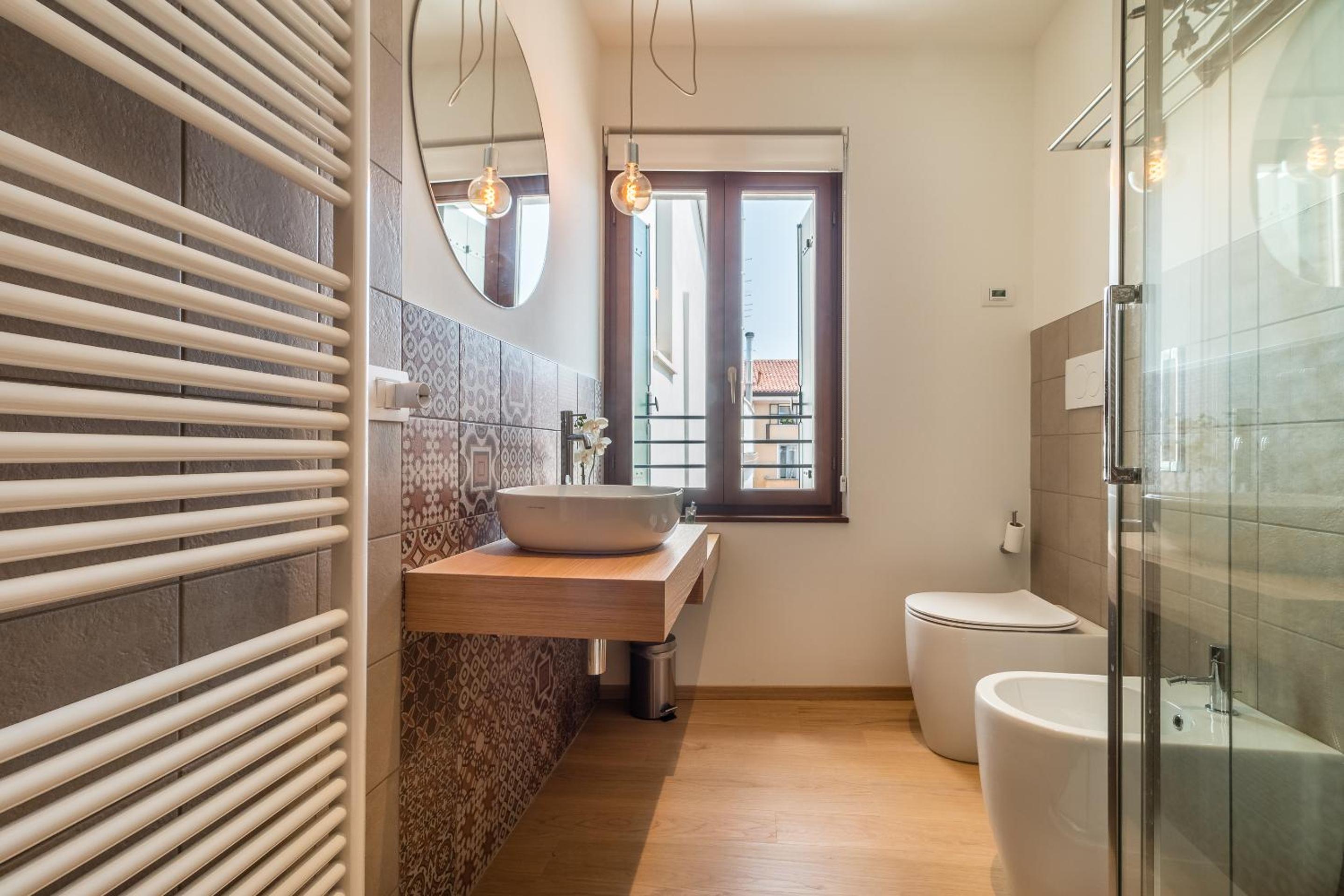 Double Room with Balcony - Photo 5