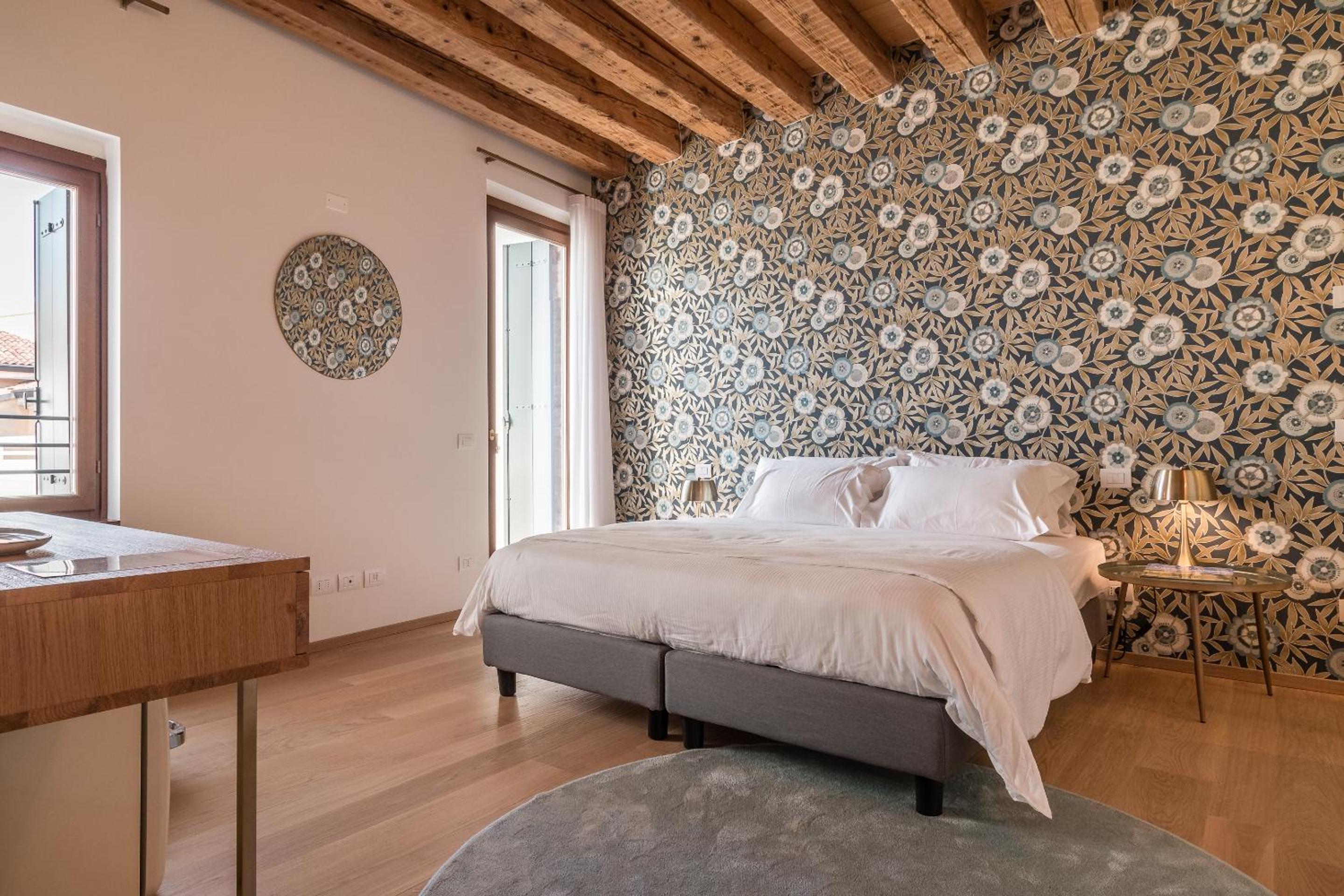 Double Room with Balcony - Photo 1