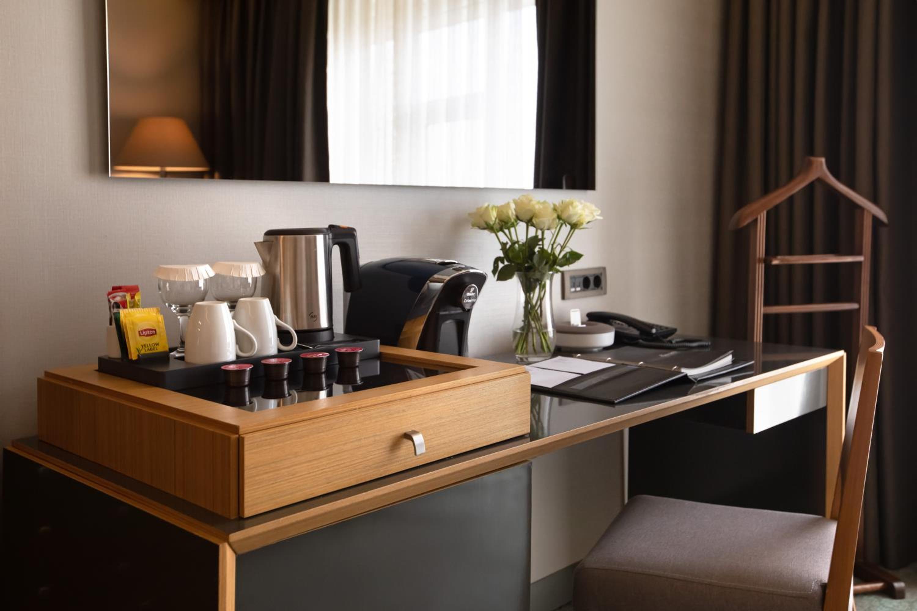 Deluxe King Room - Photo 3