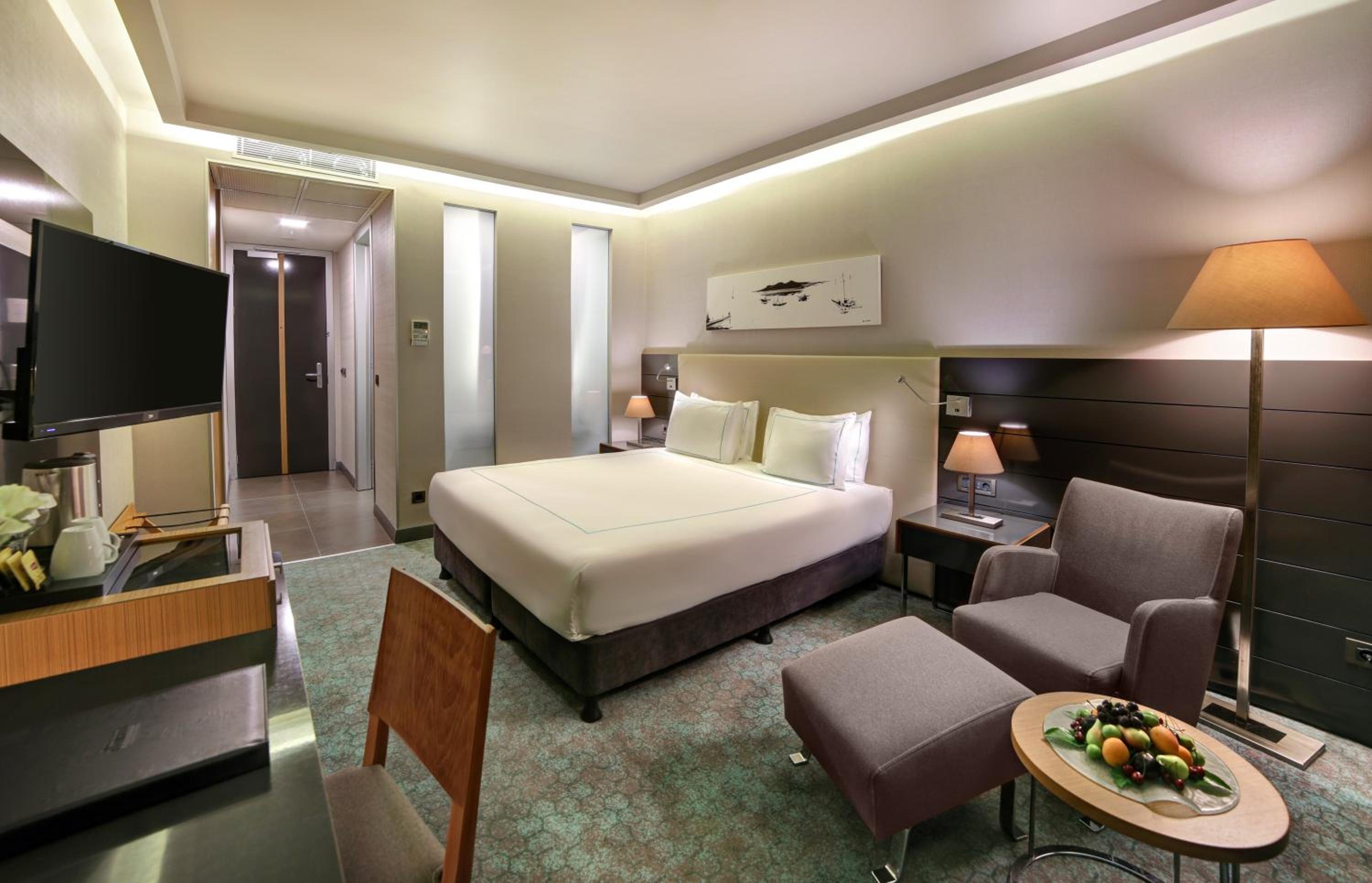 Deluxe King Room - Photo 1