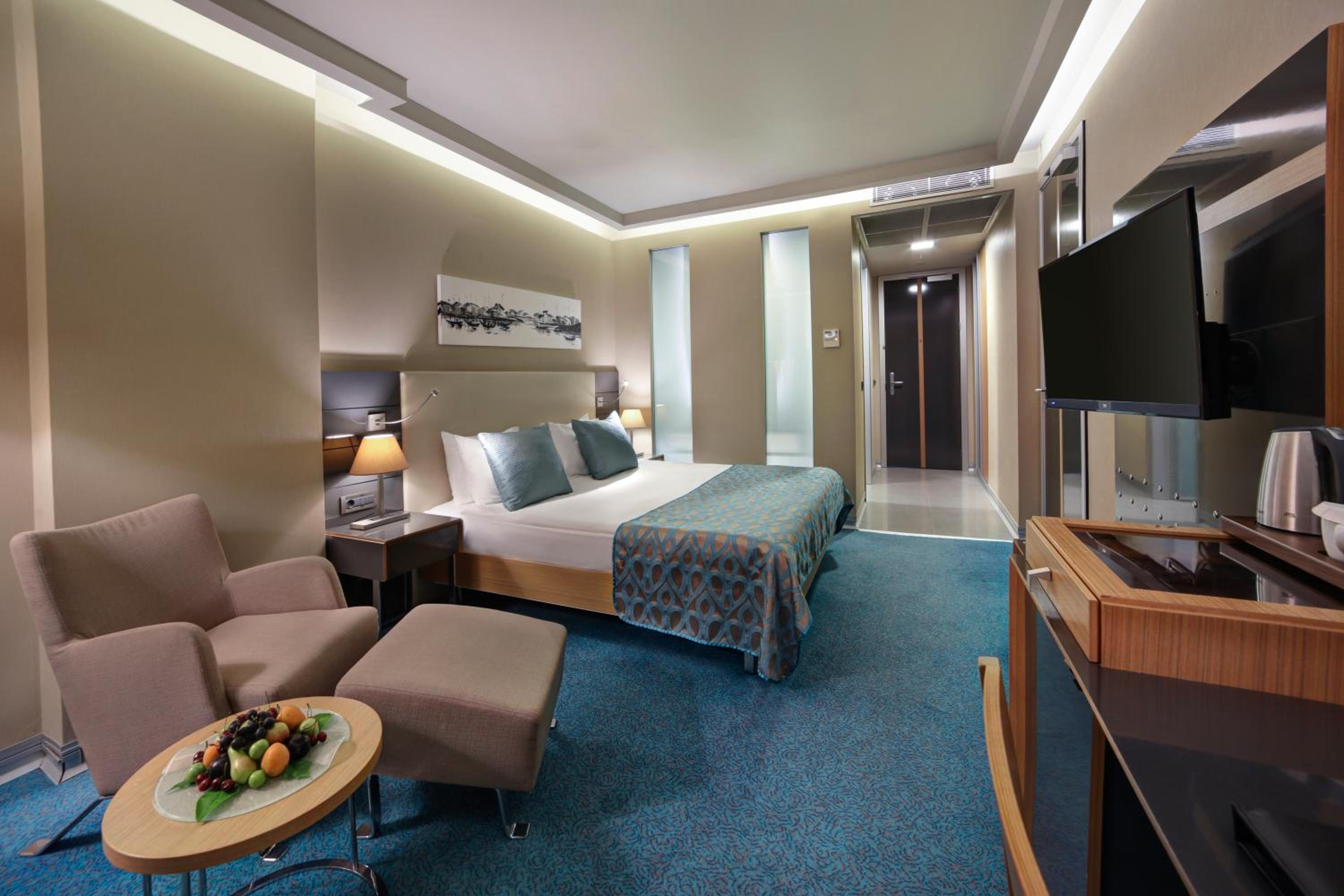 Standard King Room - Photo 2