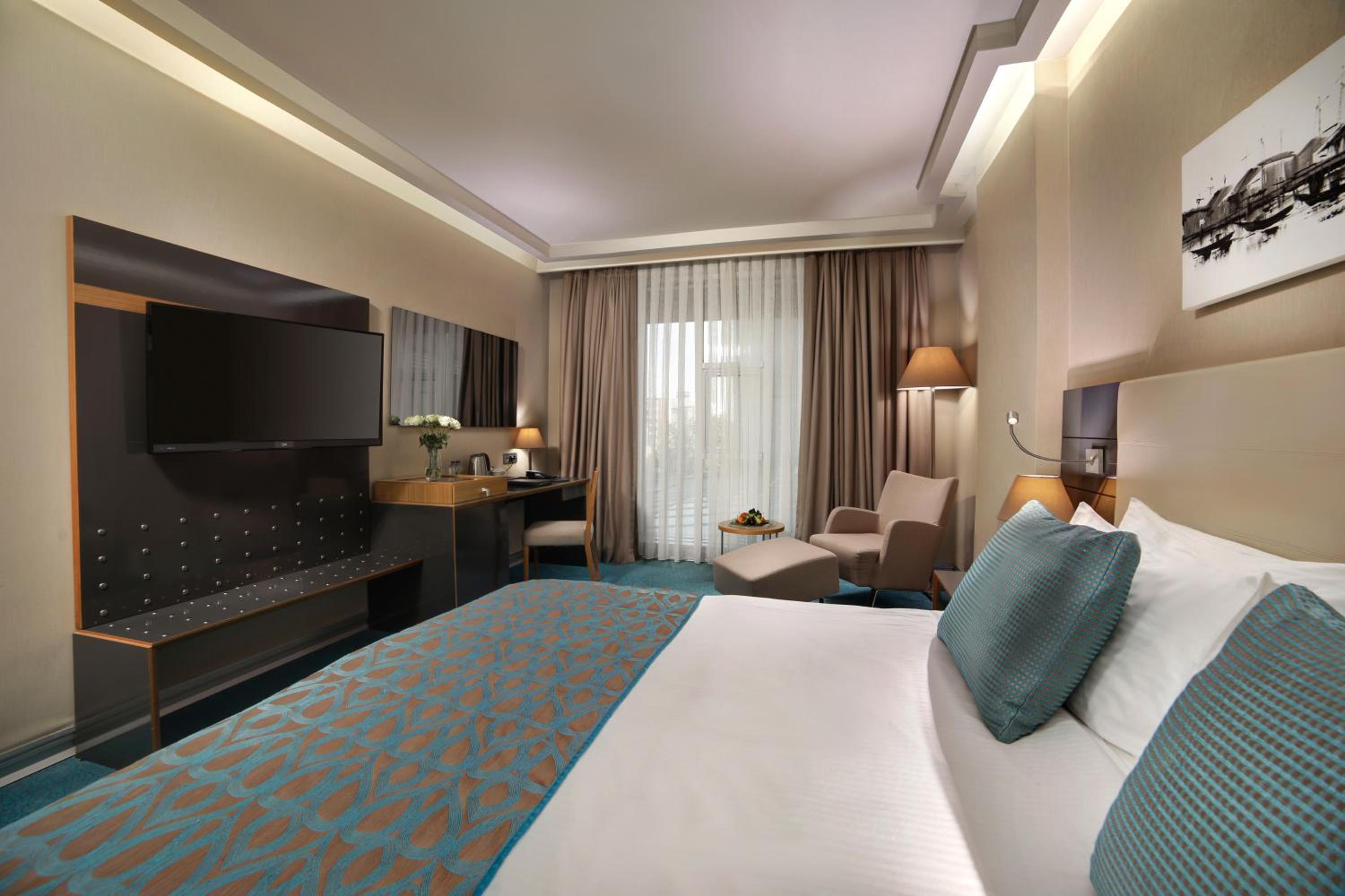 Standard King Room - Photo 3