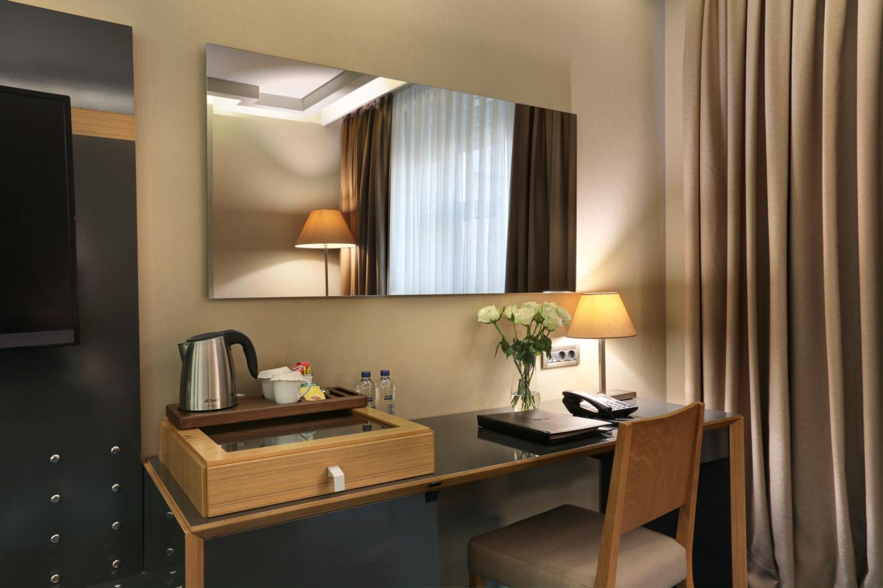 Standard King Room - Photo 4