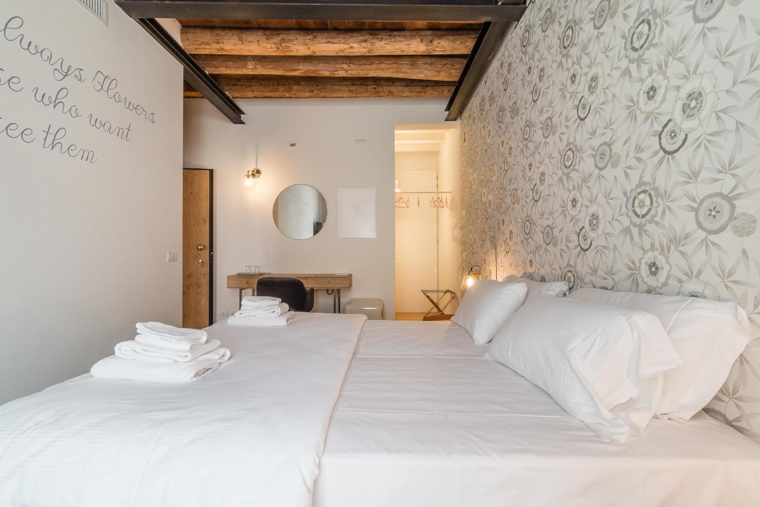 Small Double Room - Photo 7
