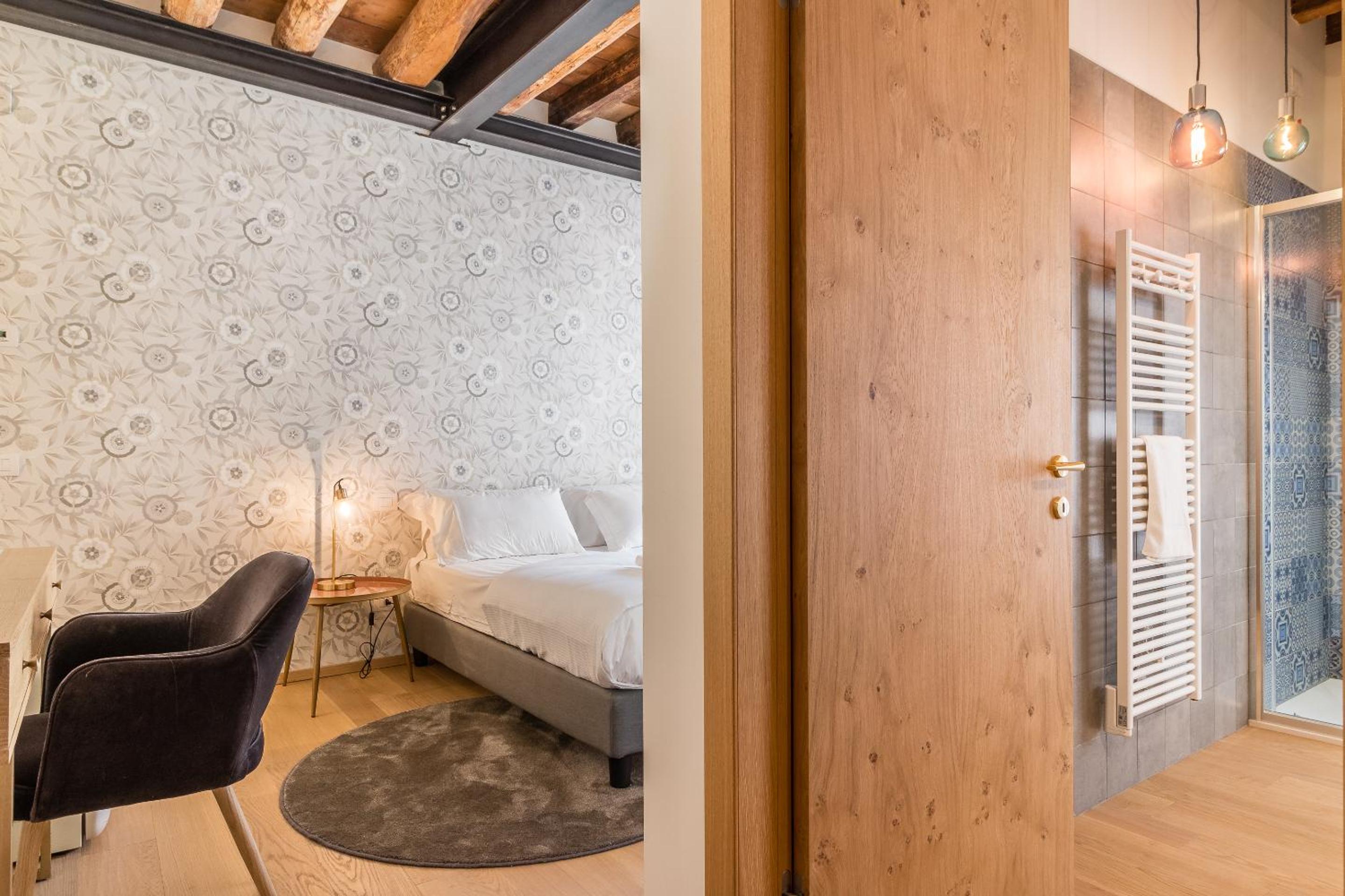 Small Double Room - Photo 11