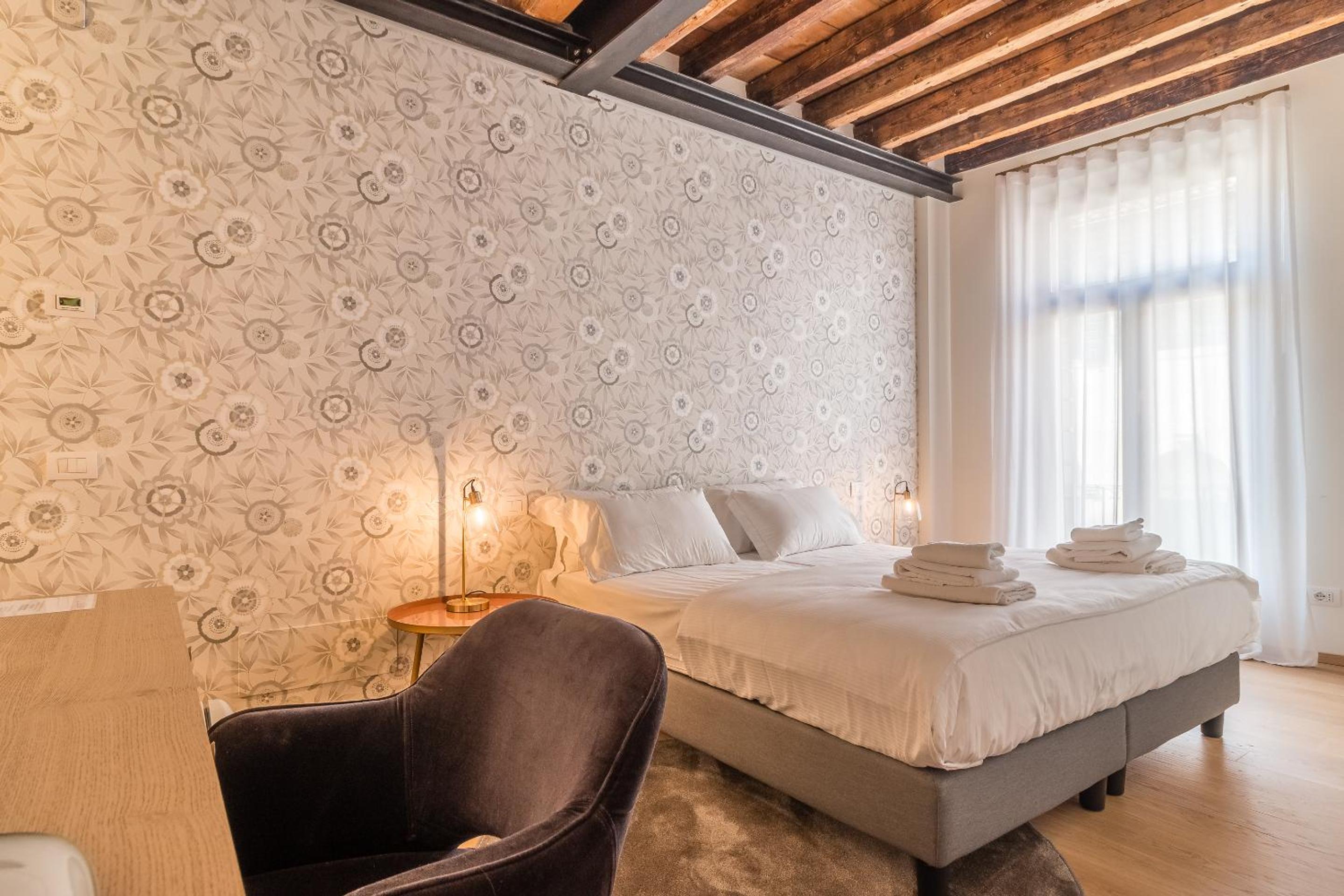 Small Double Room - Photo 1