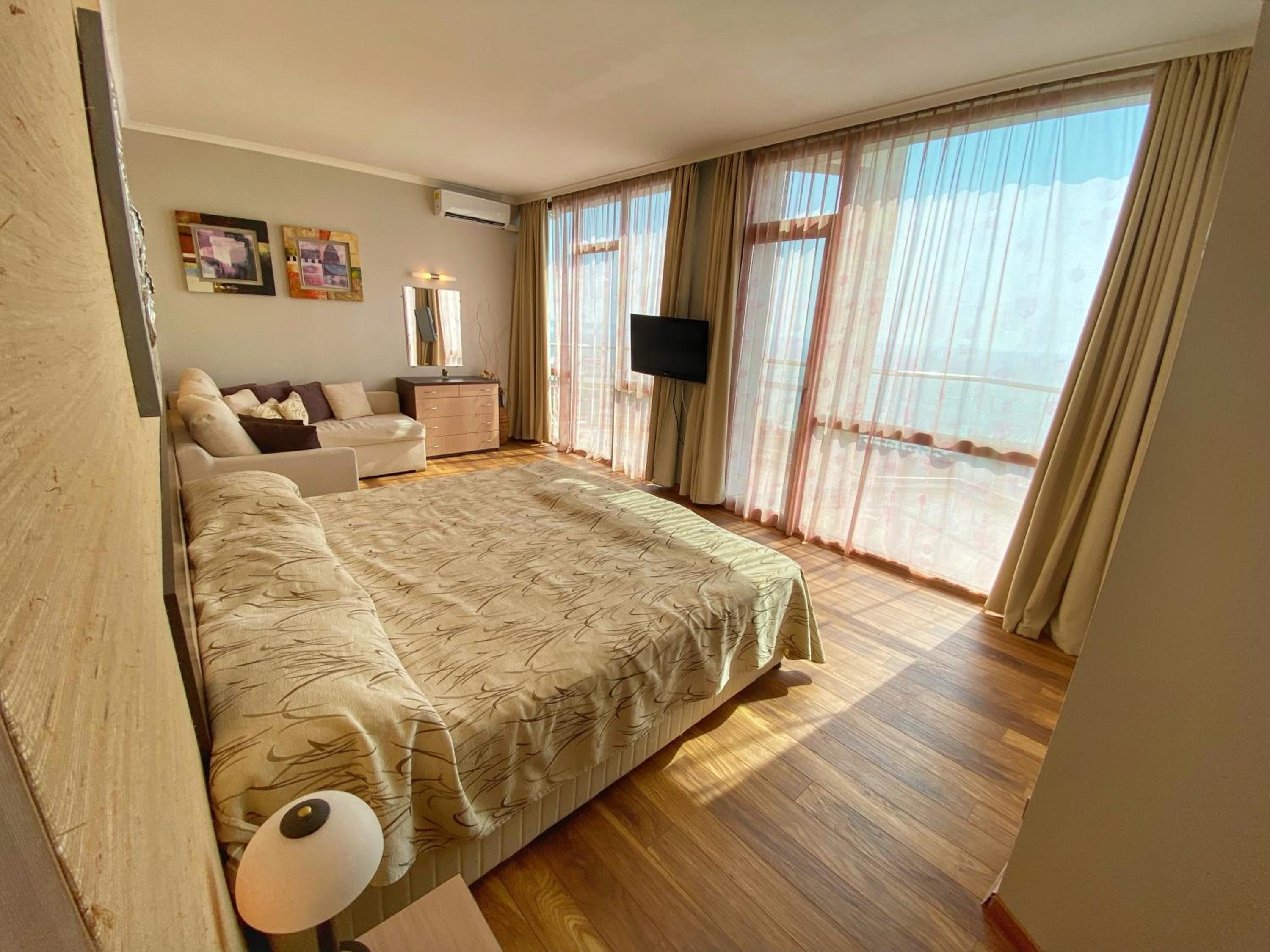 Two-Bedroom Apartment with Balcony and Sea View photo 1