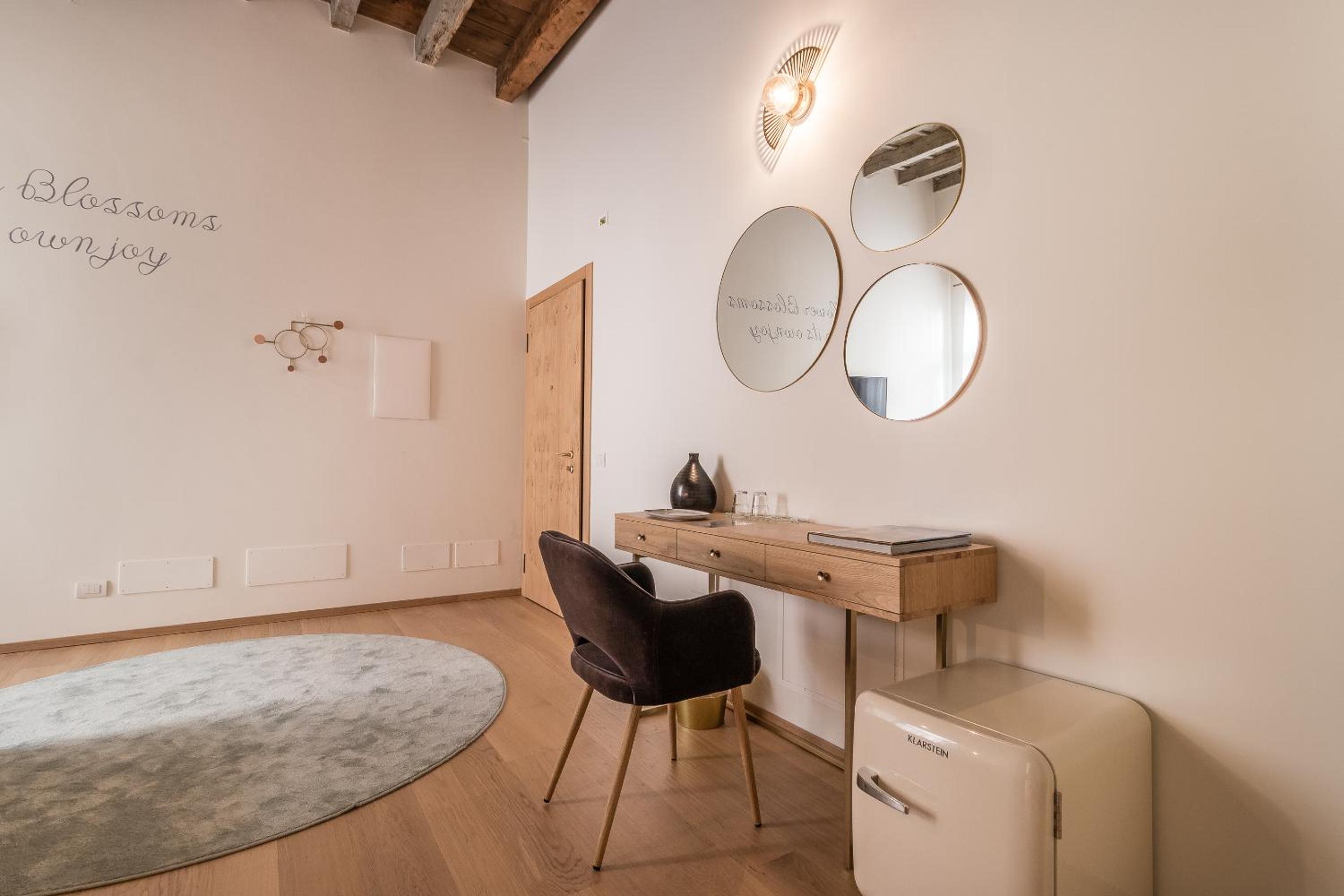 Large Double Room - Photo 8