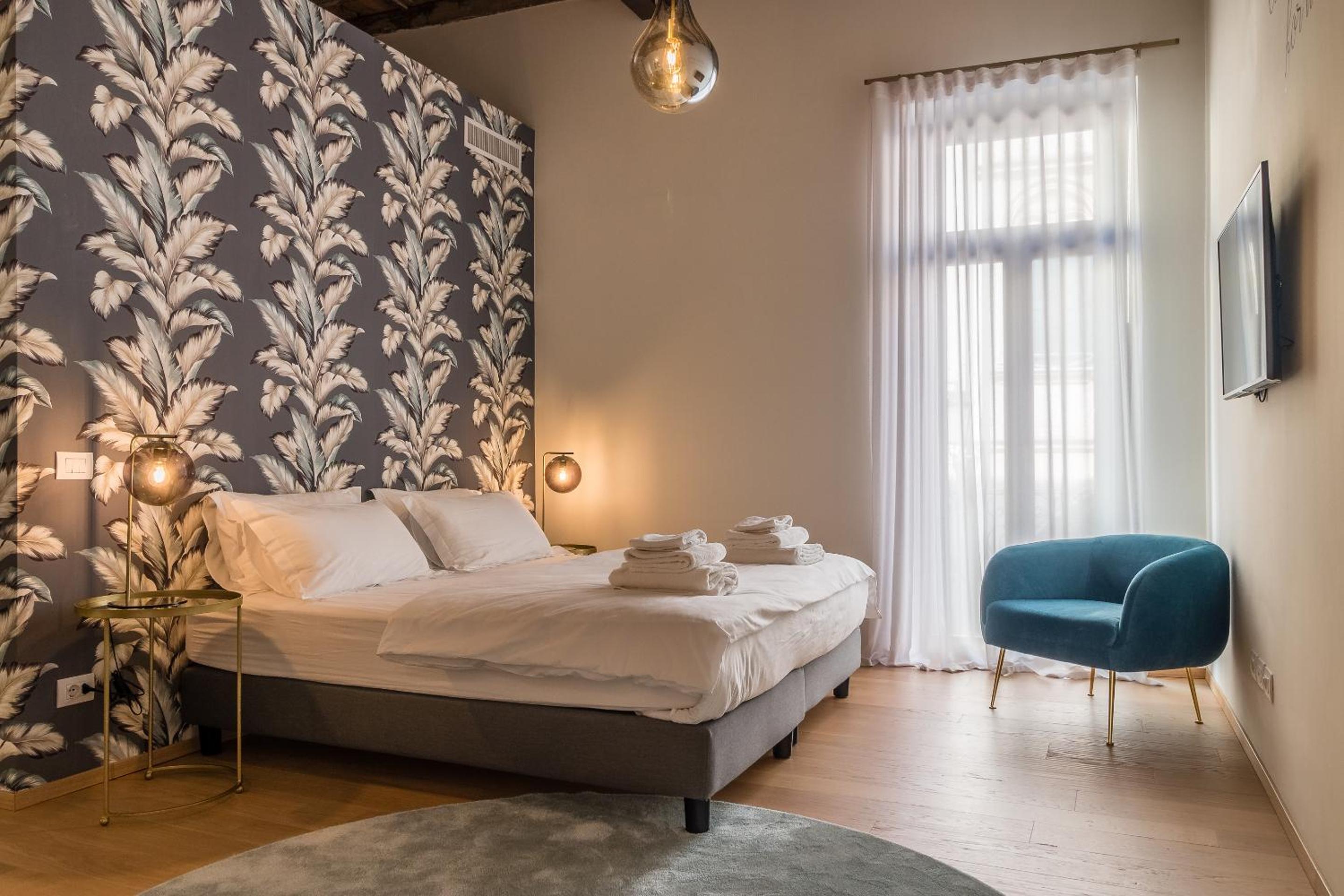 Large Double Room - Photo 14