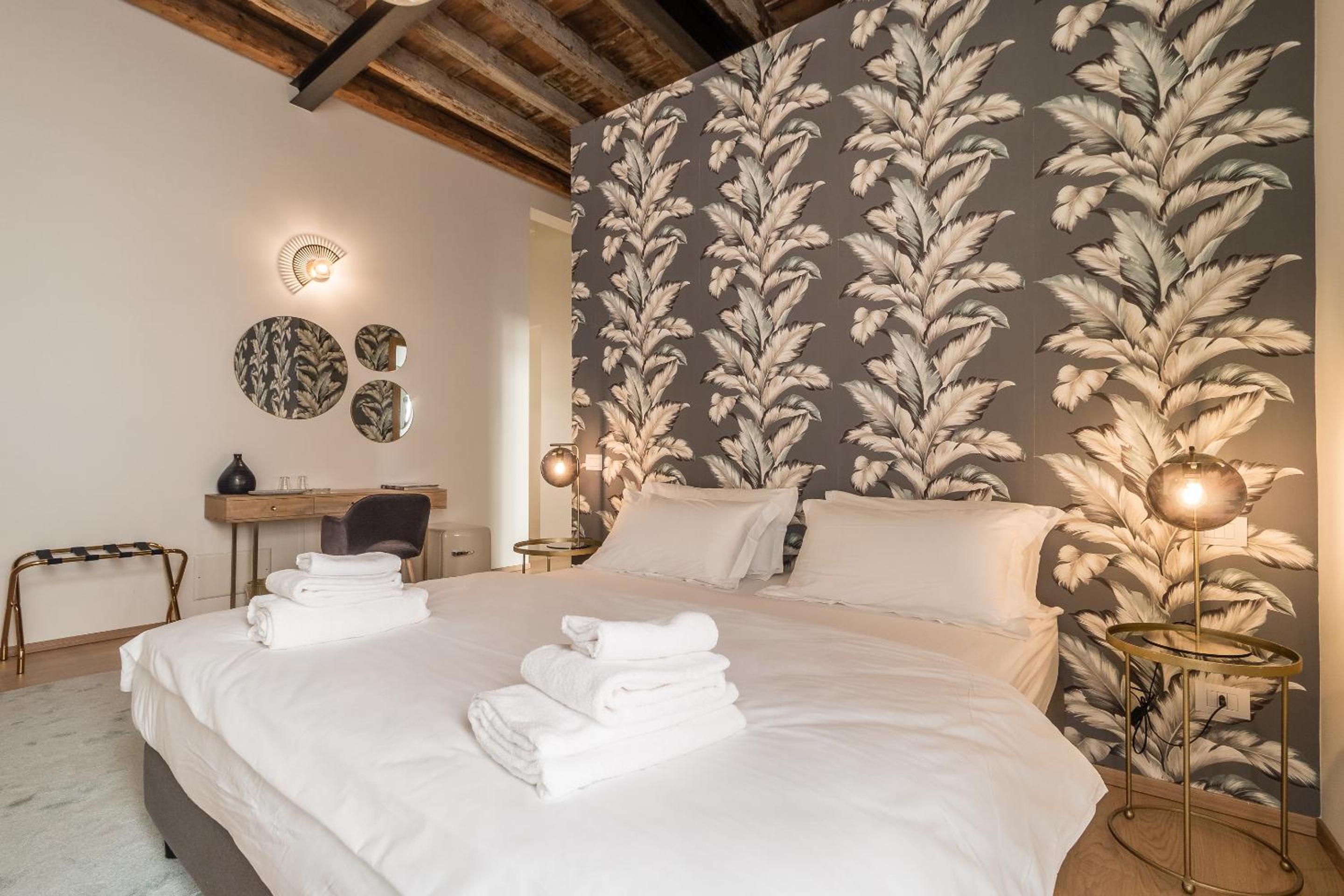 Large Double Room - Photo 12
