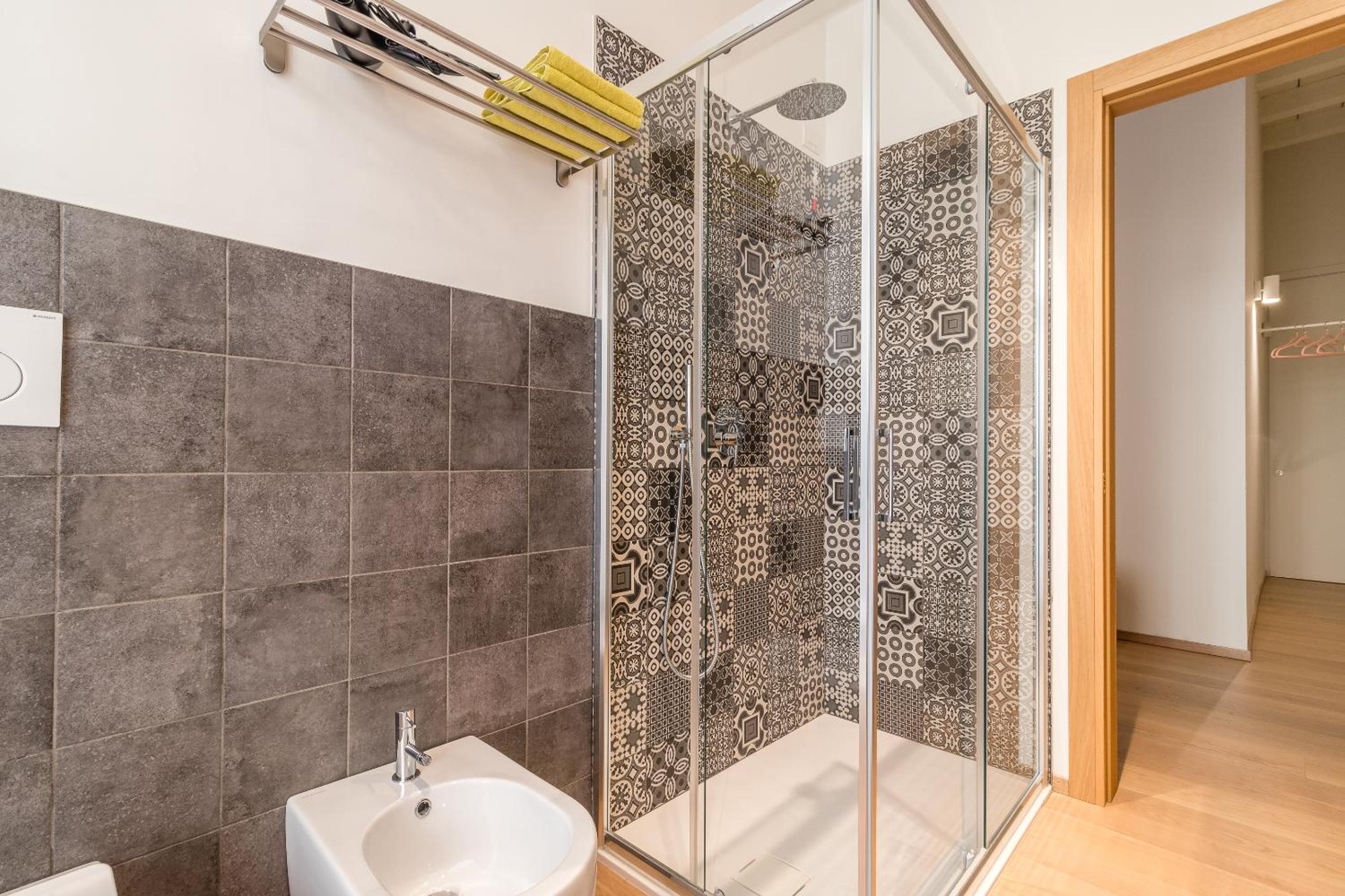 Large Double Room - Photo 6