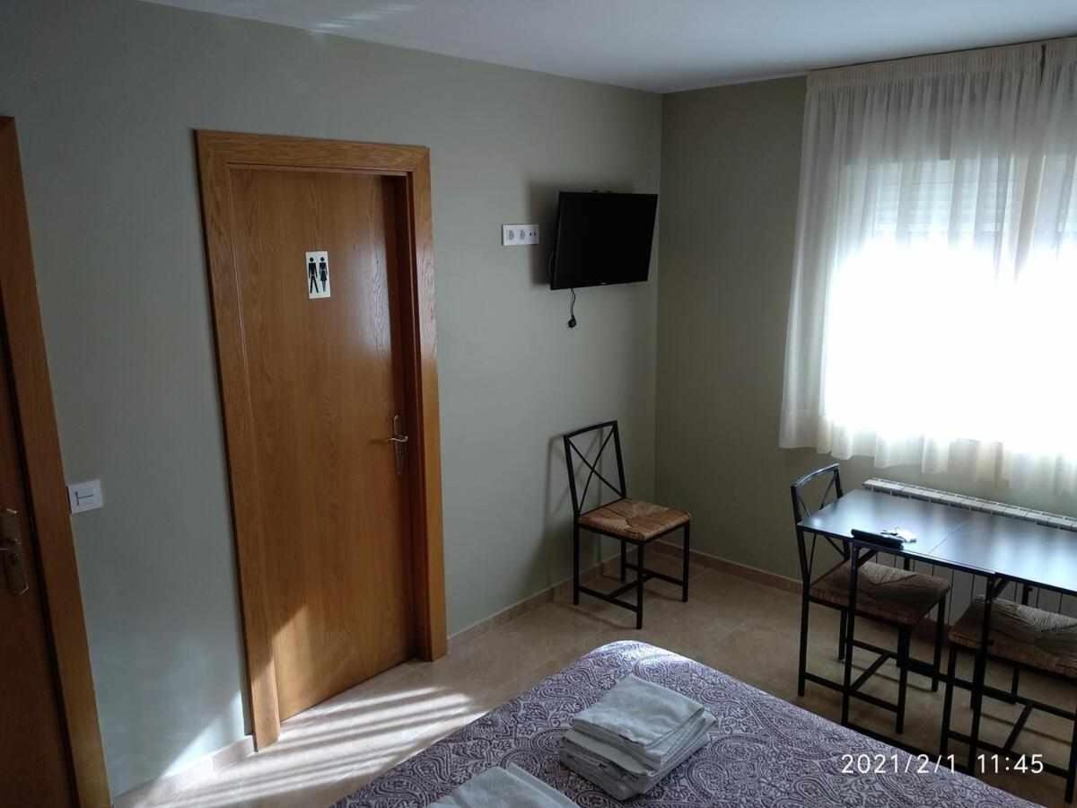 Twin Room with Bath photo 2
