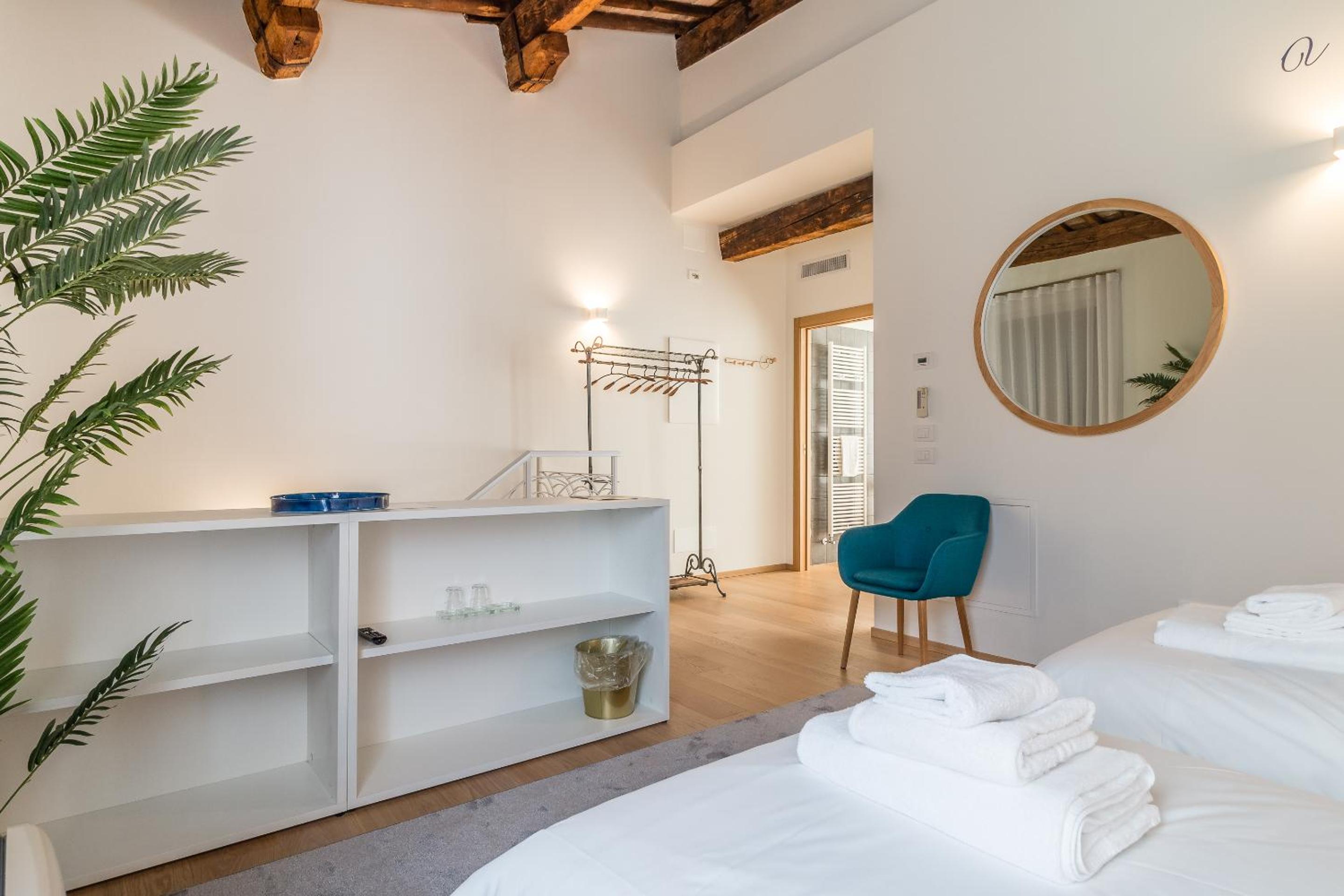 Double Room with Terrace - Photo 10