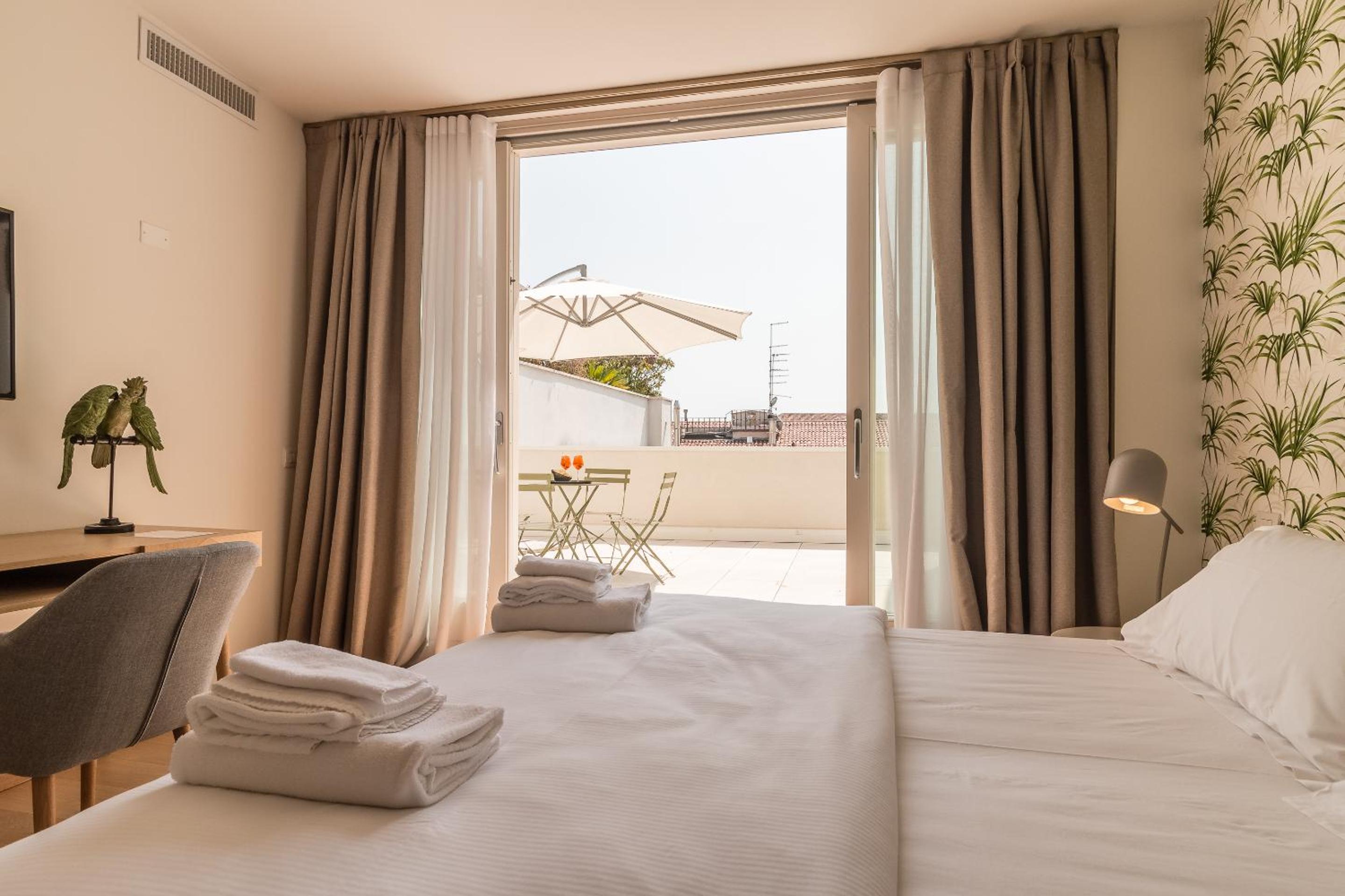 Double Room with Terrace - Photo 15
