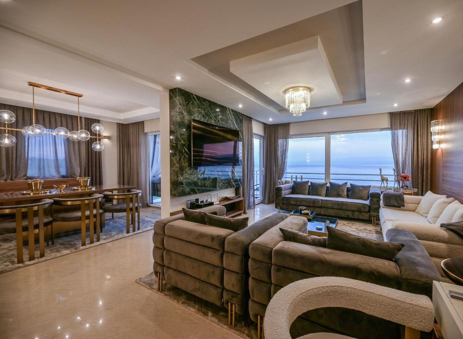 Deluxe Apartment