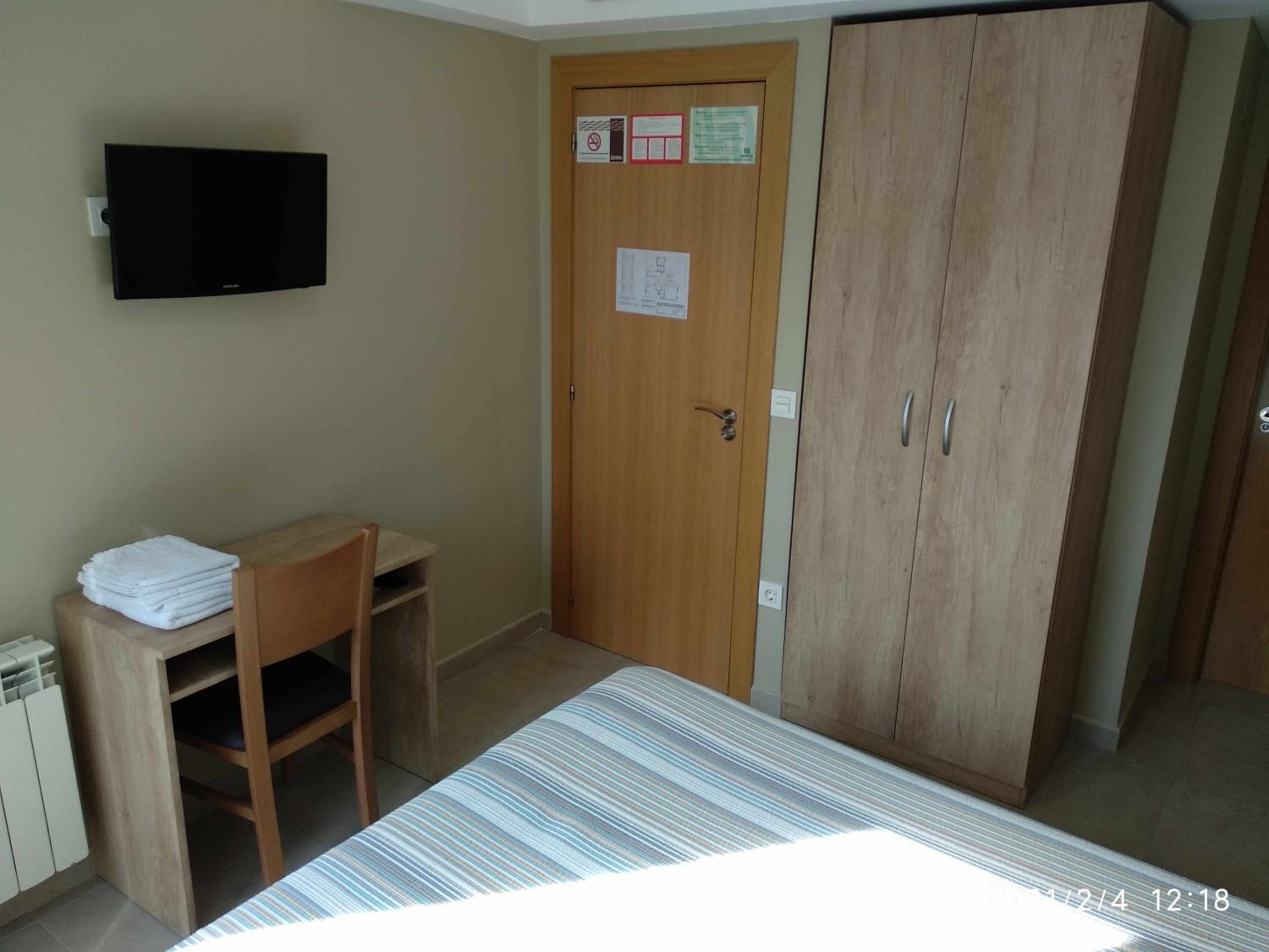 Standard Queen Room - Photo 26