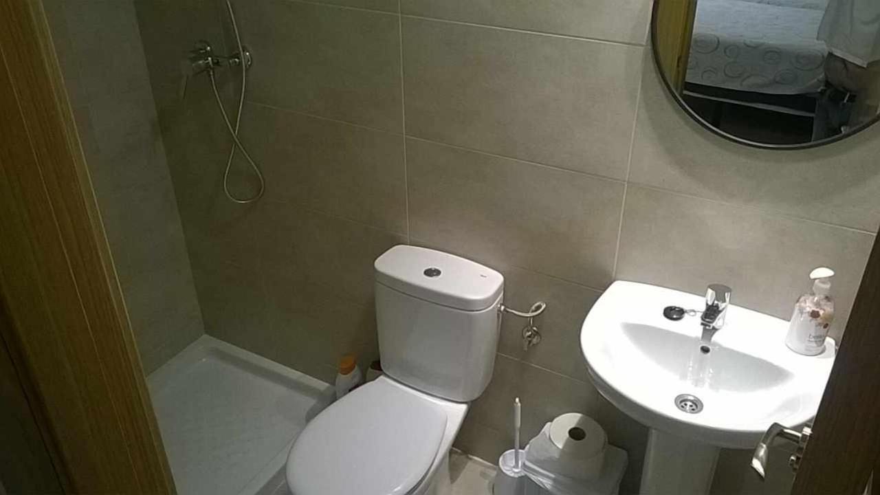 Standard Queen Room - Photo 29