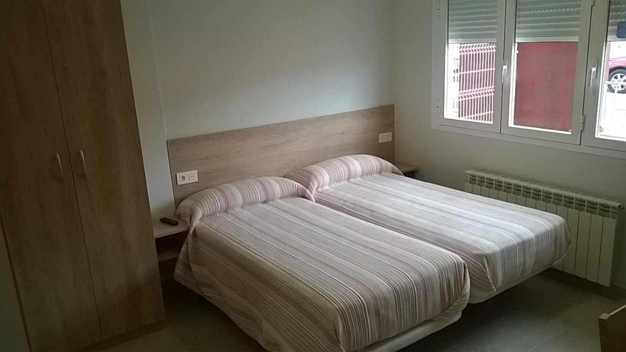 Twin Room - Disability Access - Photo 5