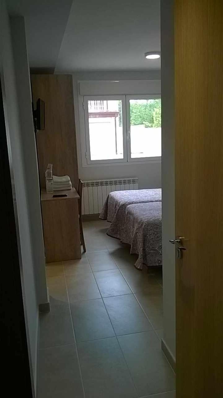 Twin Room with Private Bathroom - Photo 6