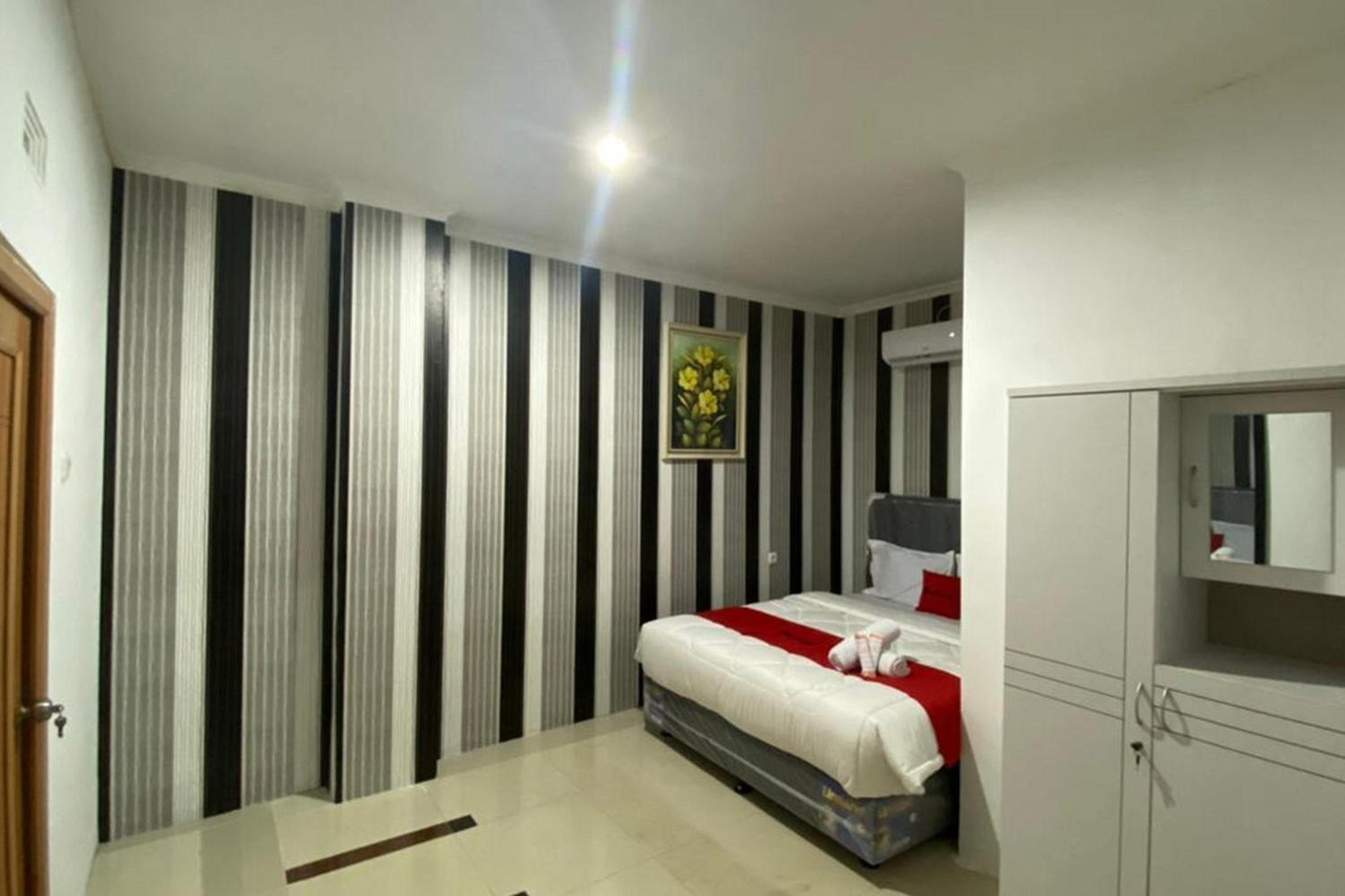 Deluxe Room - Photo 2
